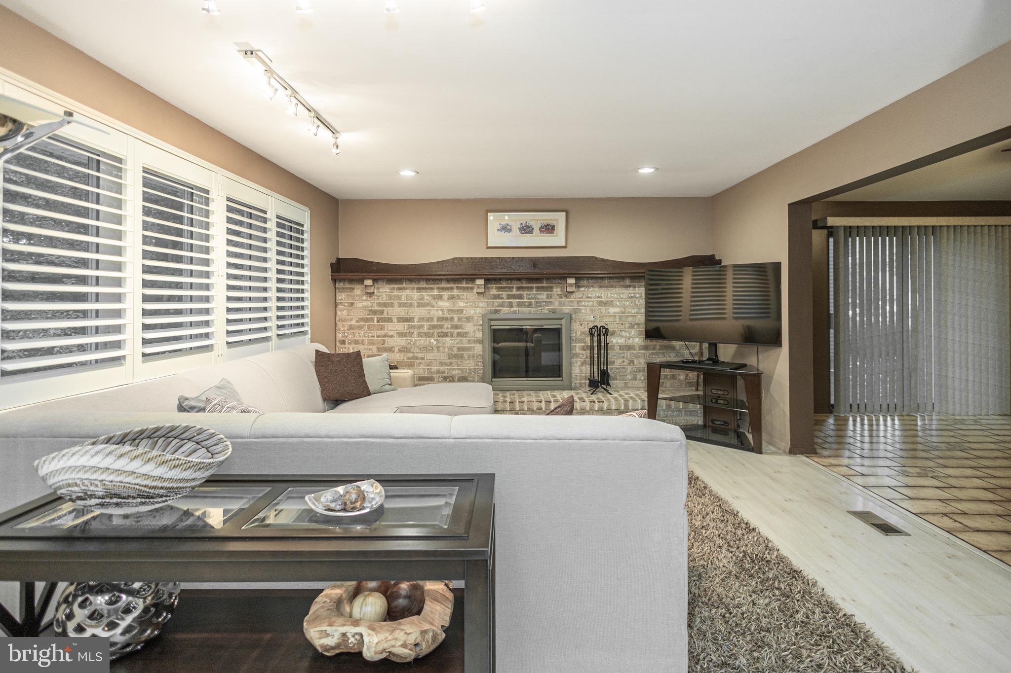 WOODLYN CROSSING - Residential