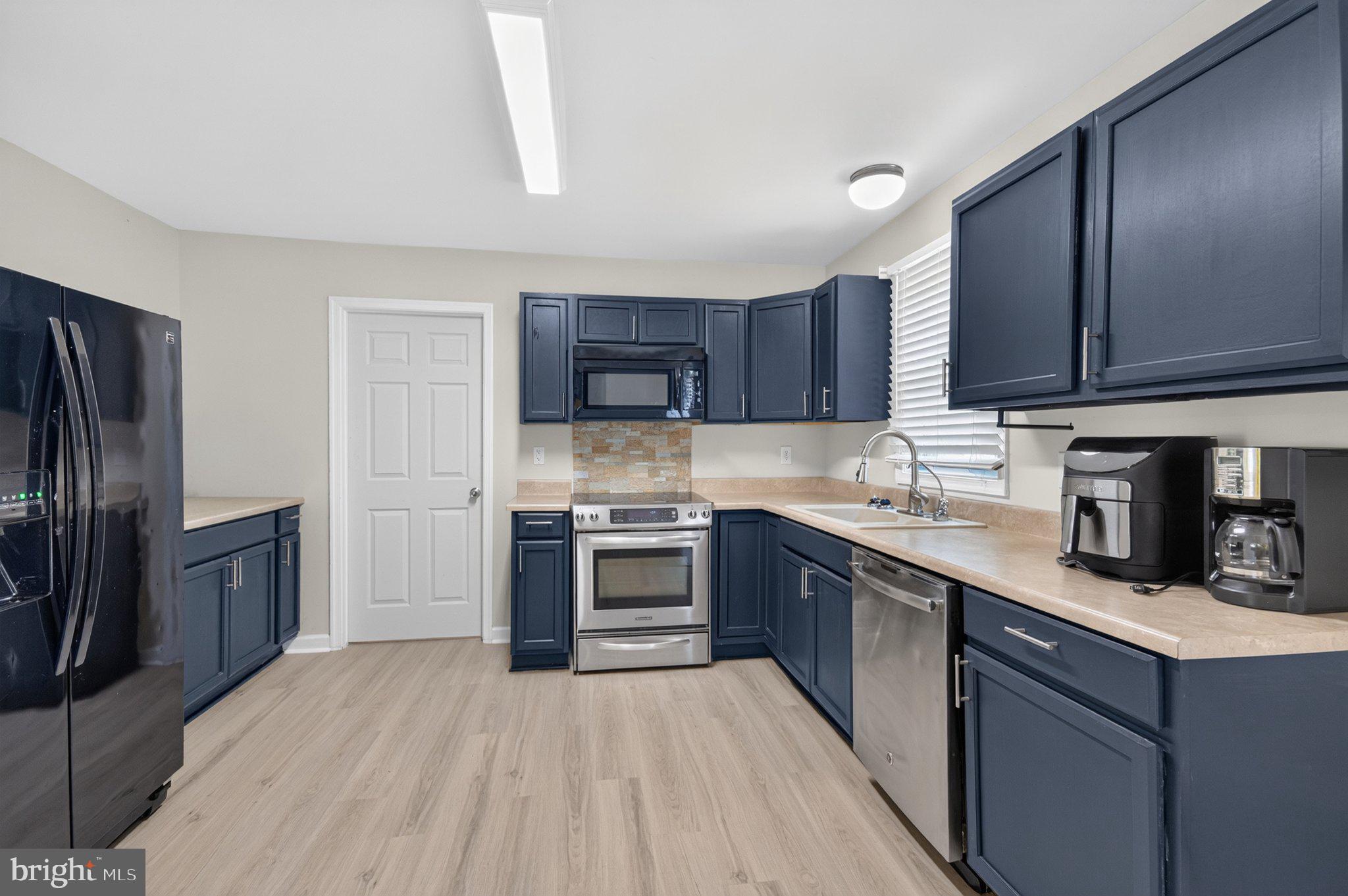 1501 LAUREL DRIVE