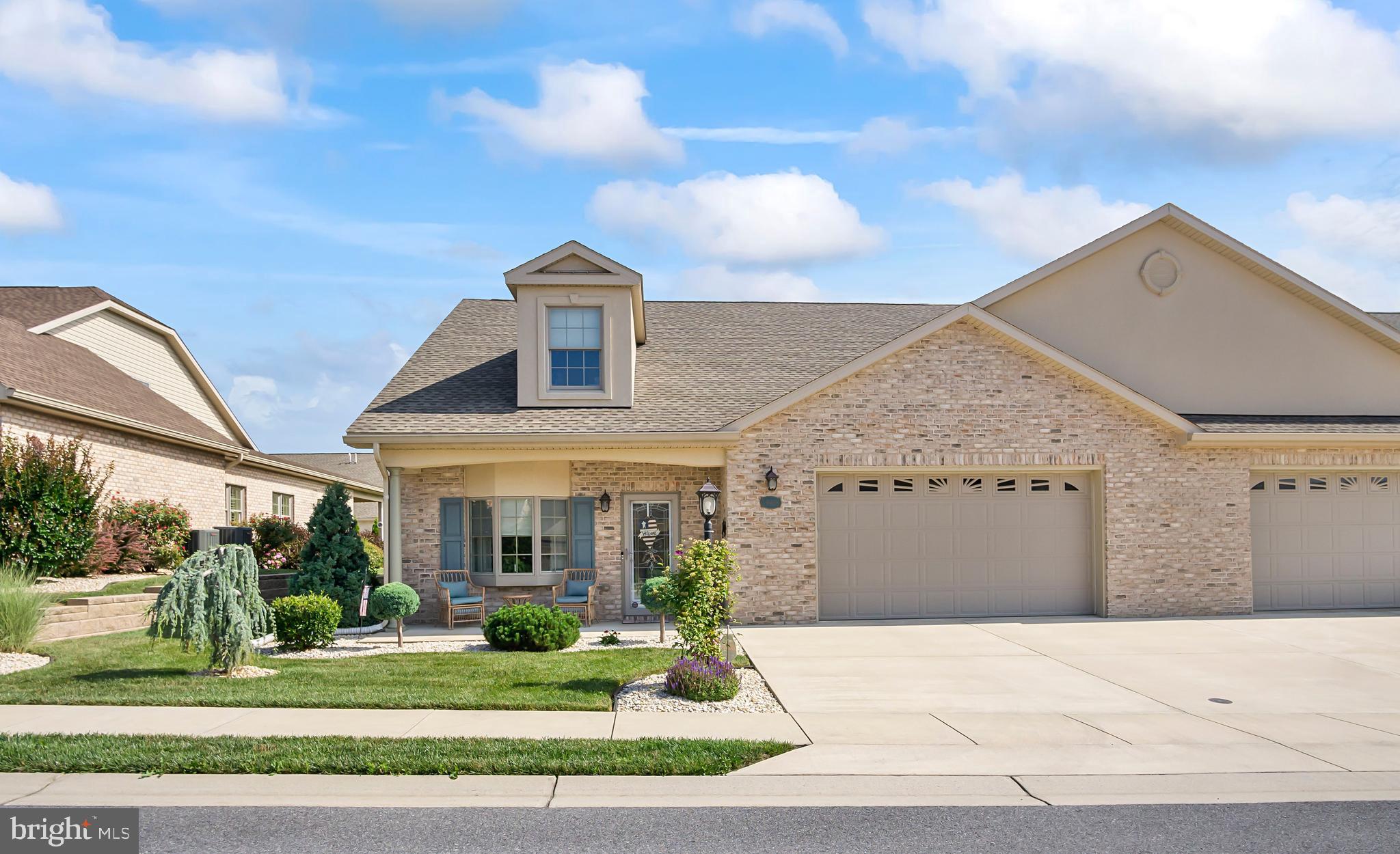 EMERALD POINTE - Residential