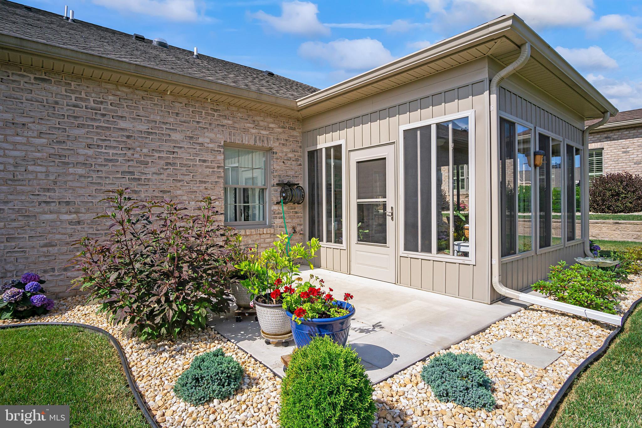 EMERALD POINTE - Residential