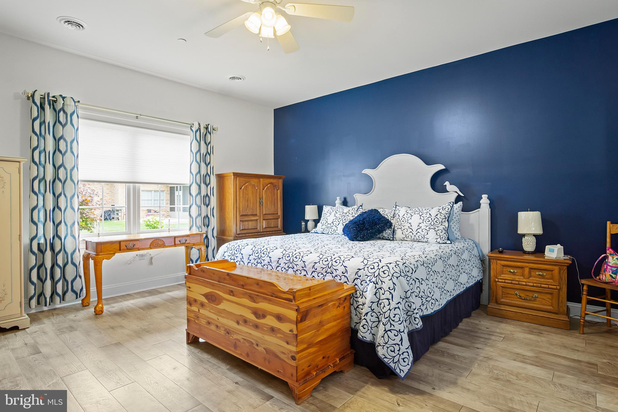 EMERALD POINTE - Residential