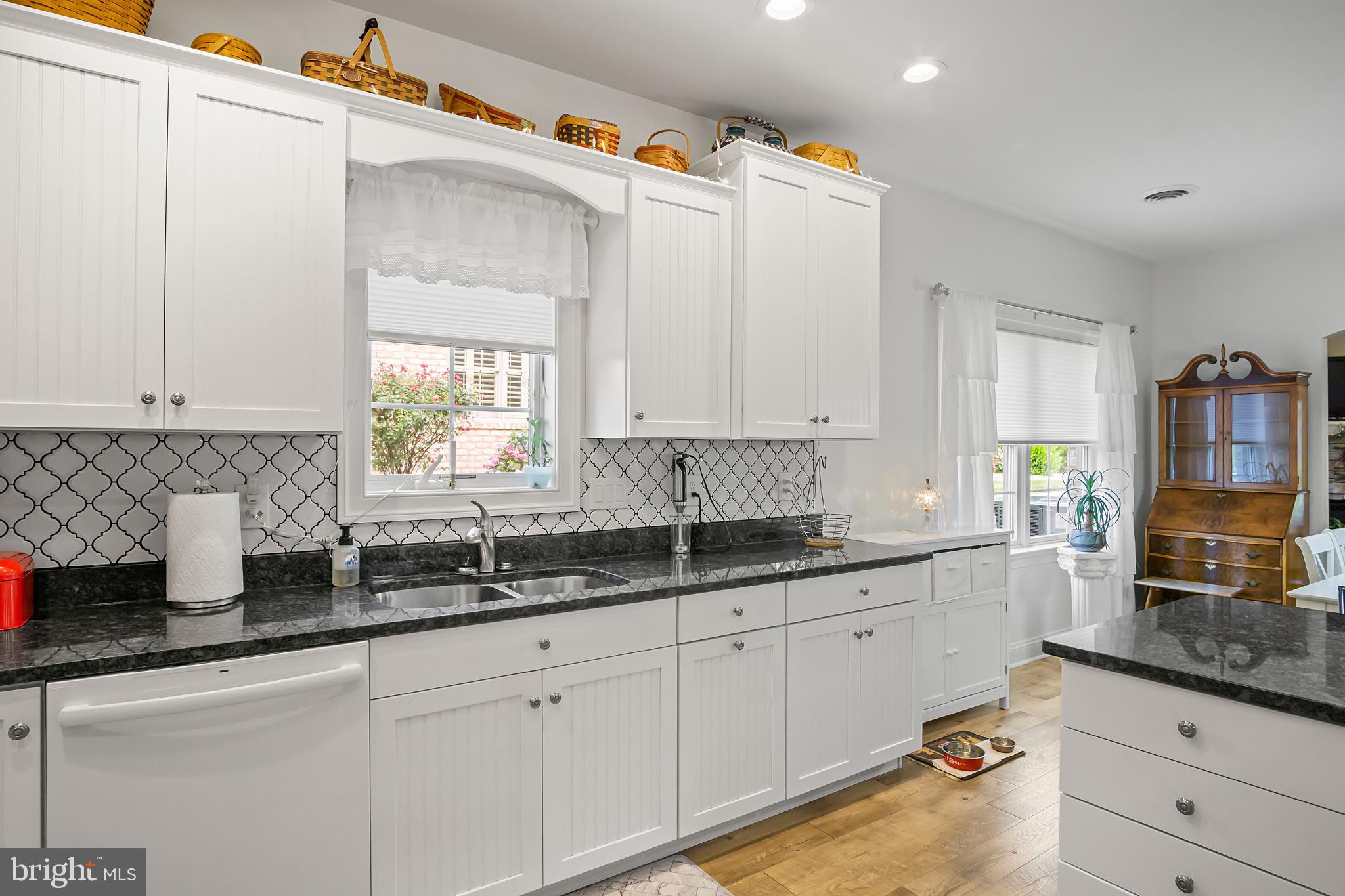 EMERALD POINTE - Residential