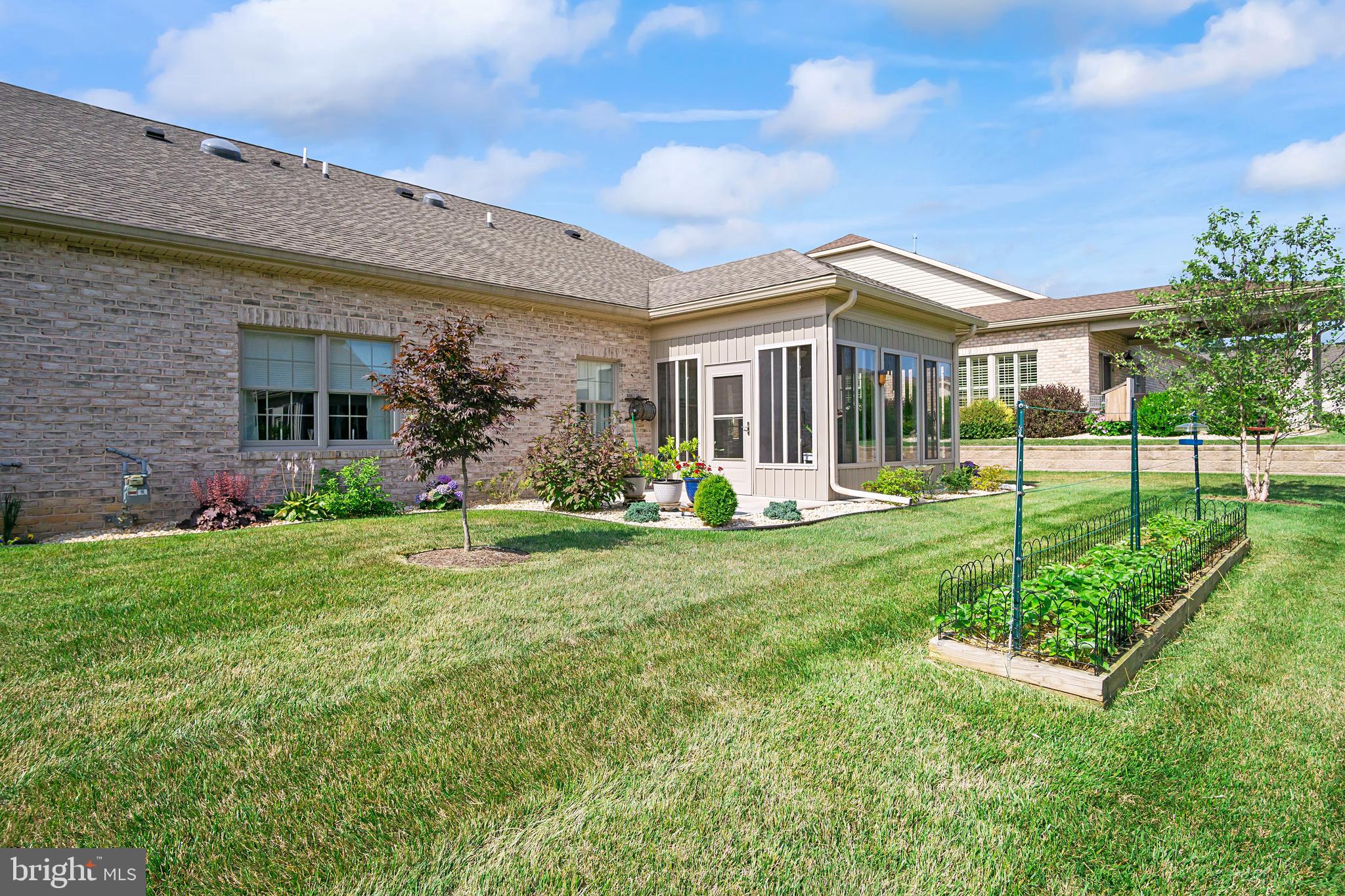 EMERALD POINTE - Residential