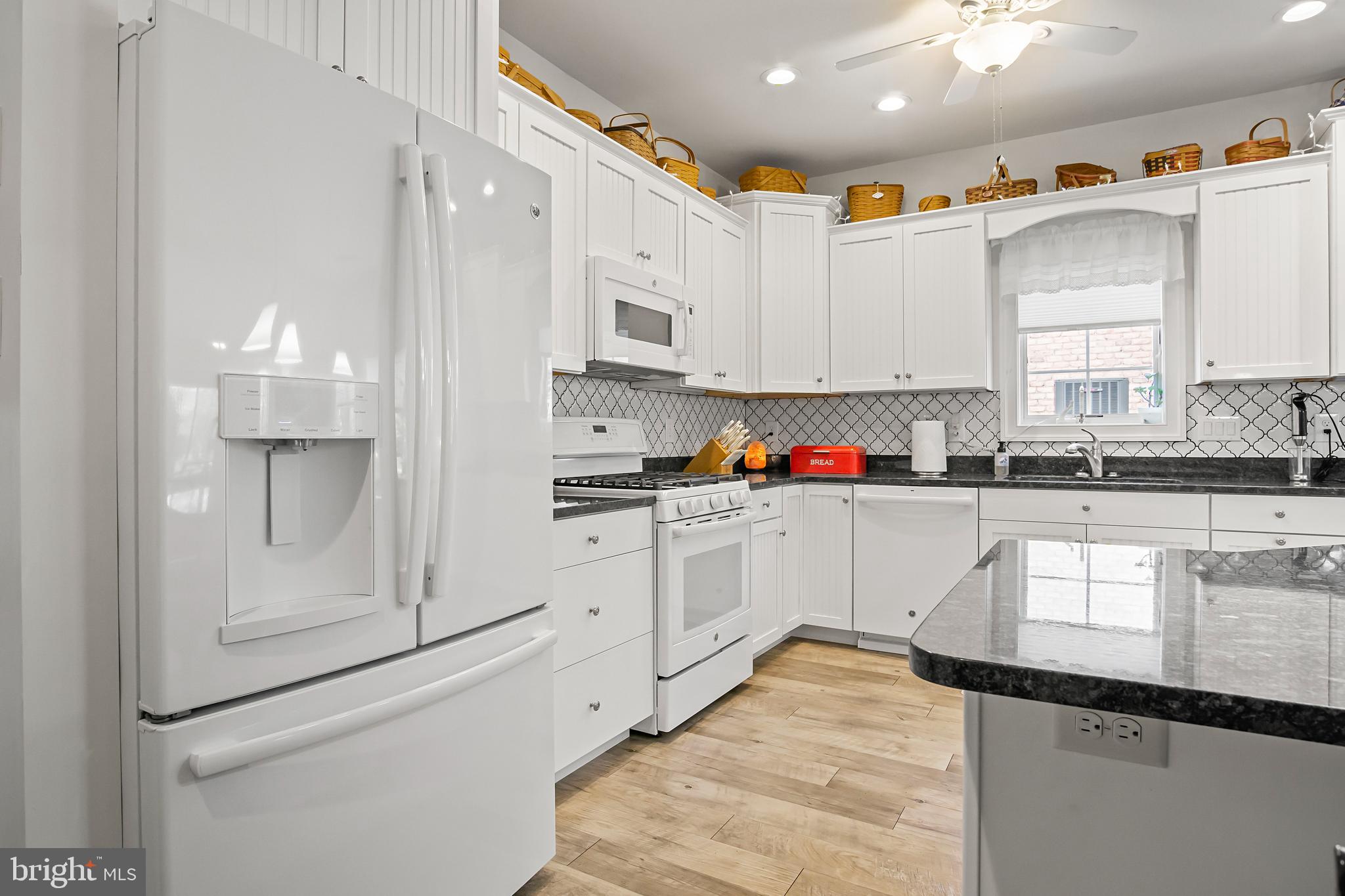 EMERALD POINTE - Residential