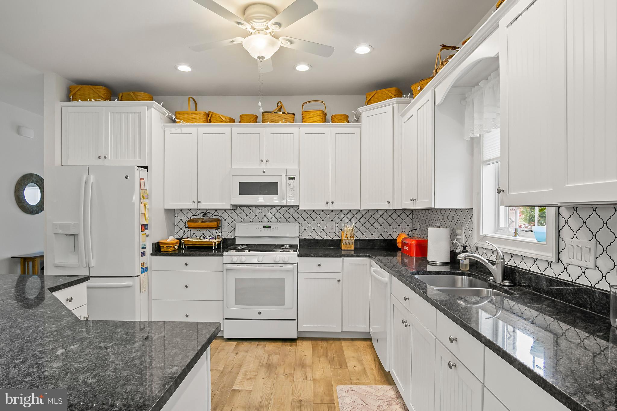 EMERALD POINTE - Residential