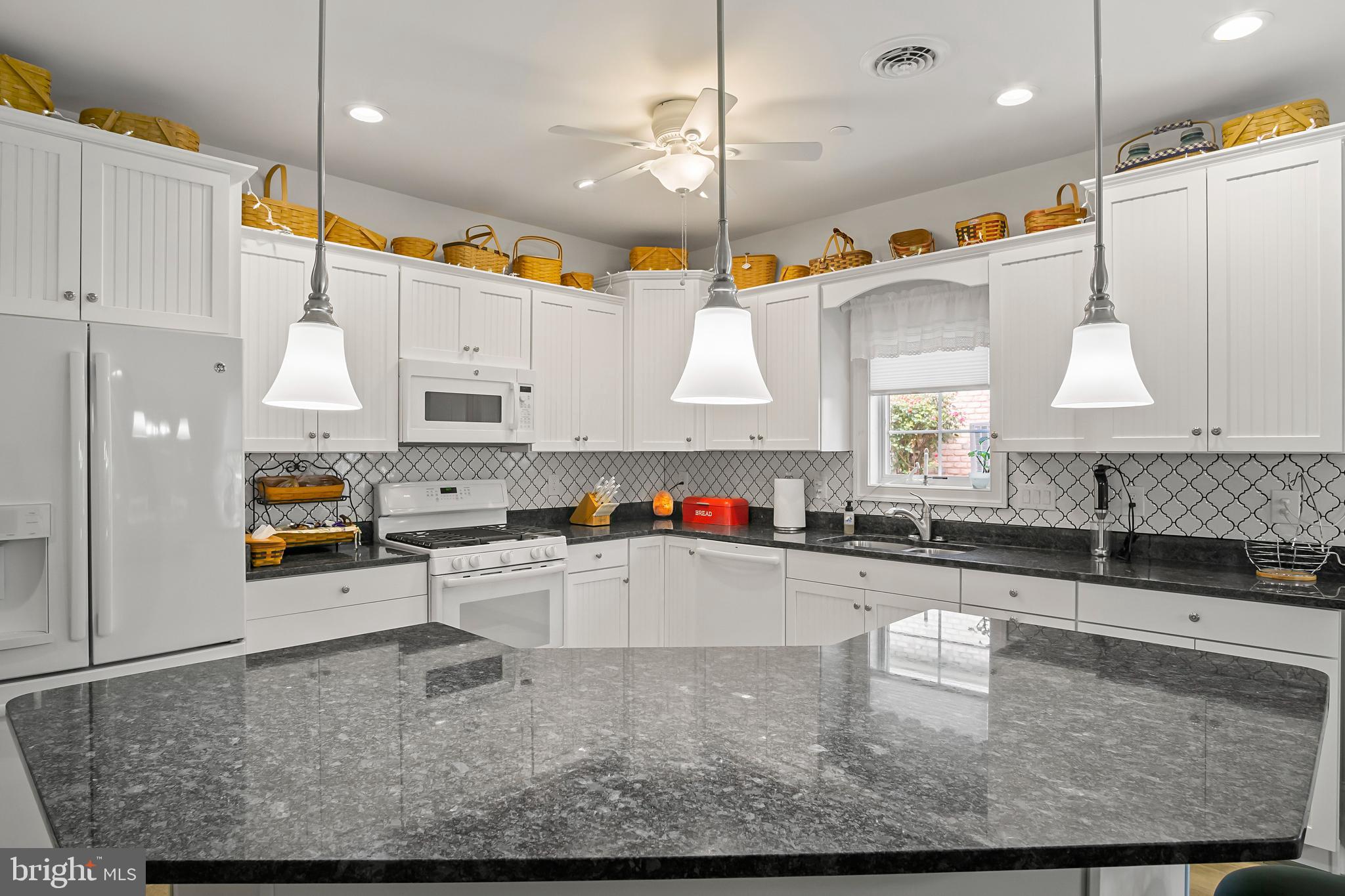 EMERALD POINTE - Residential