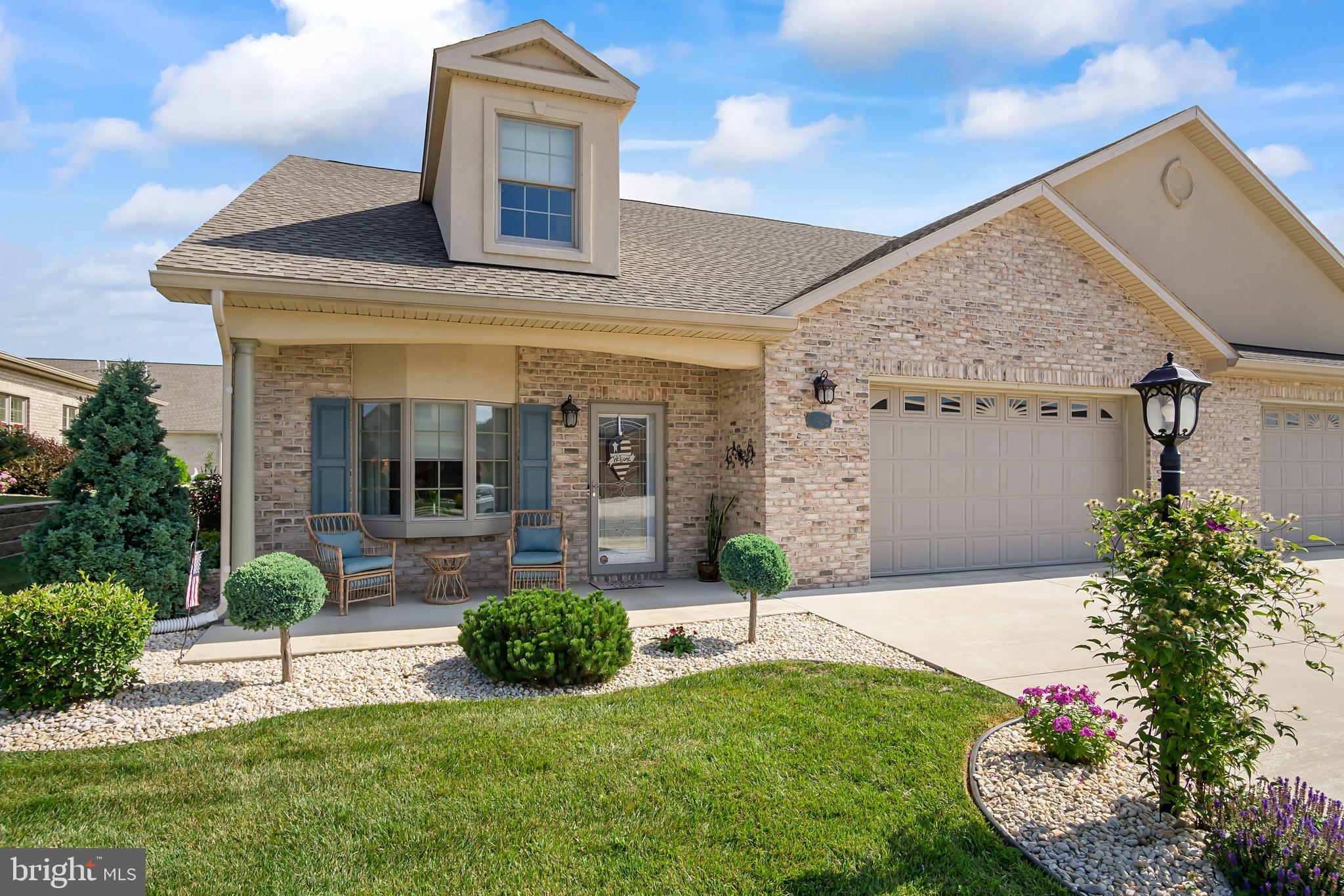 EMERALD POINTE - Residential