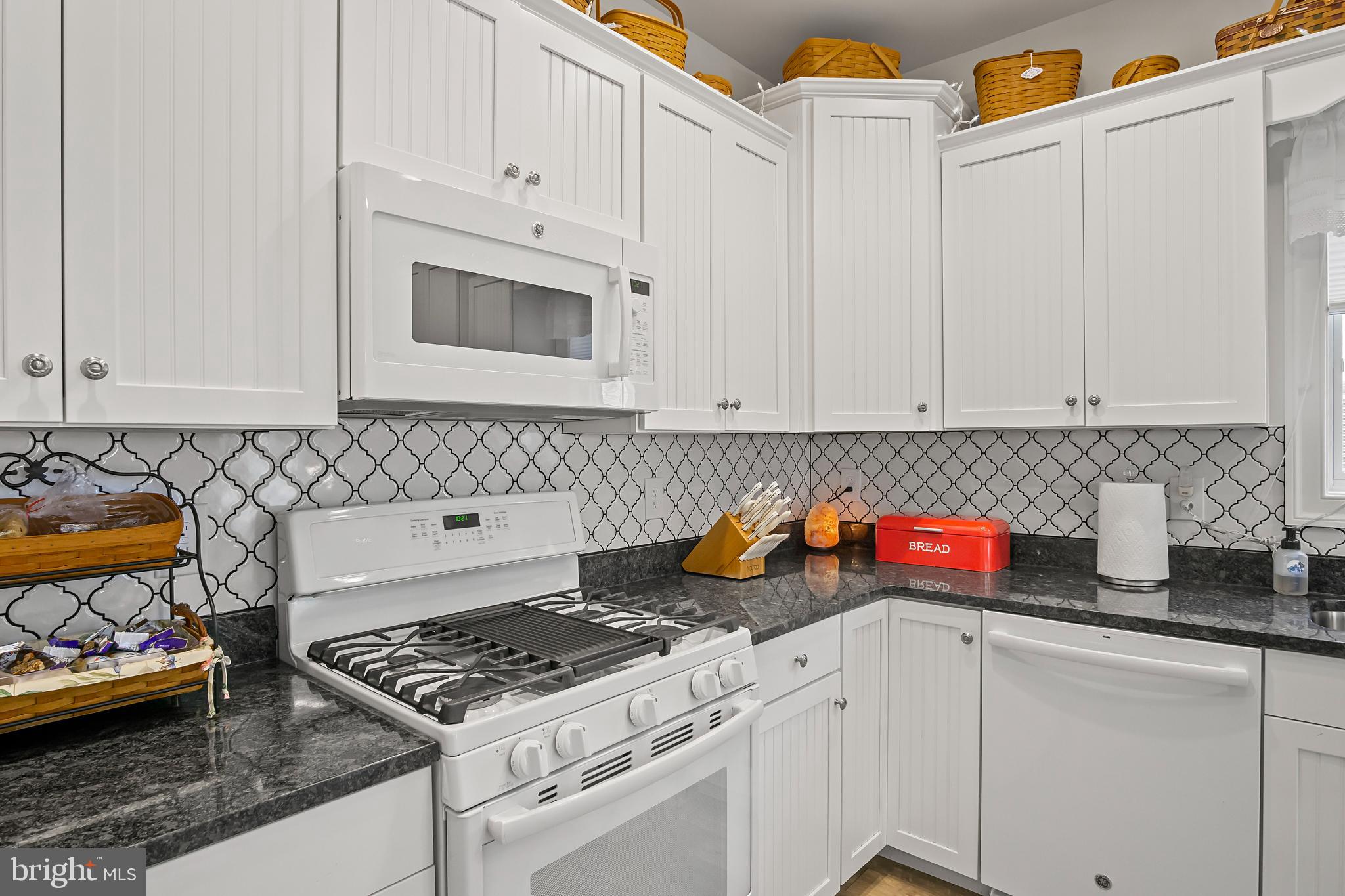 EMERALD POINTE - Residential