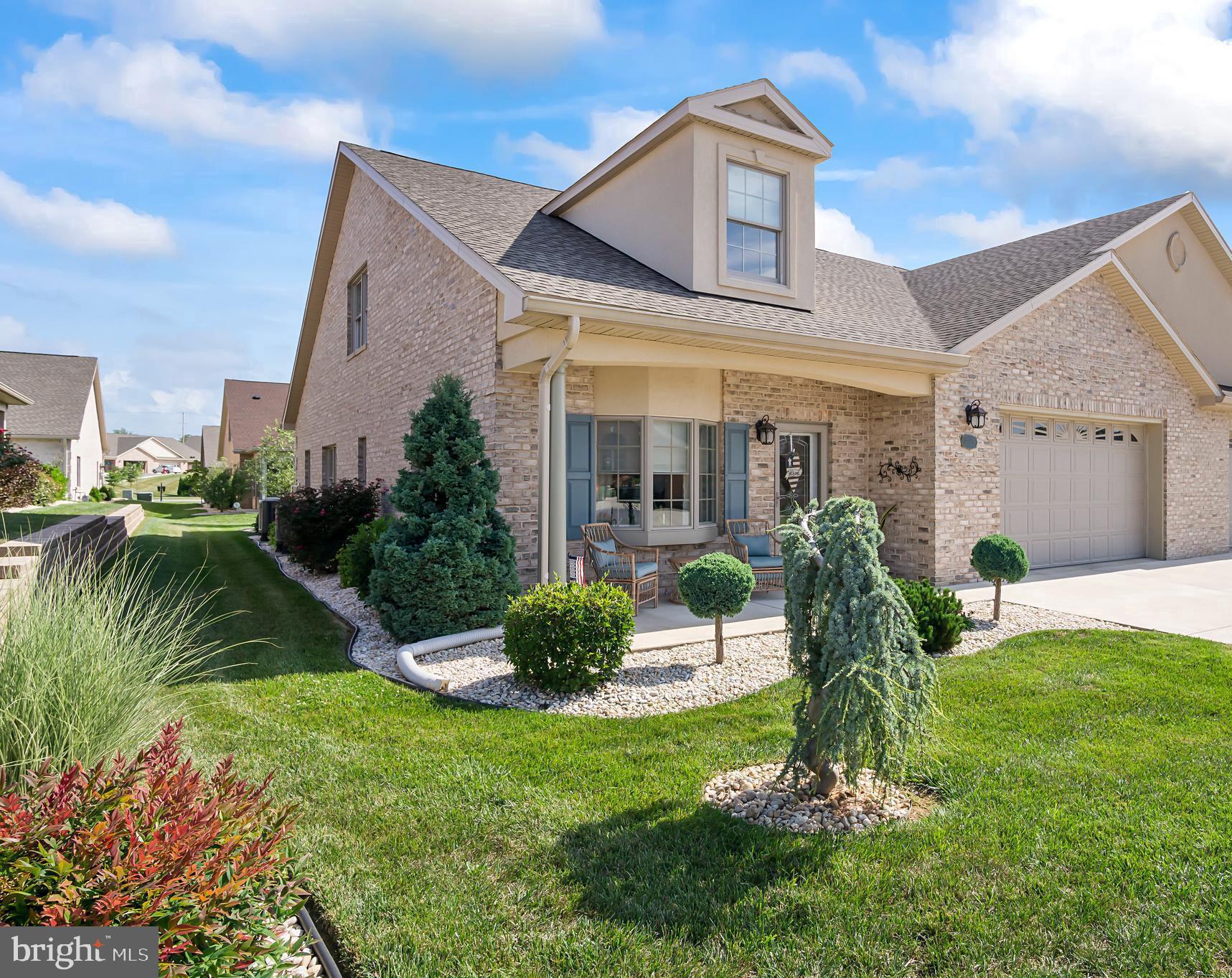 EMERALD POINTE - Residential