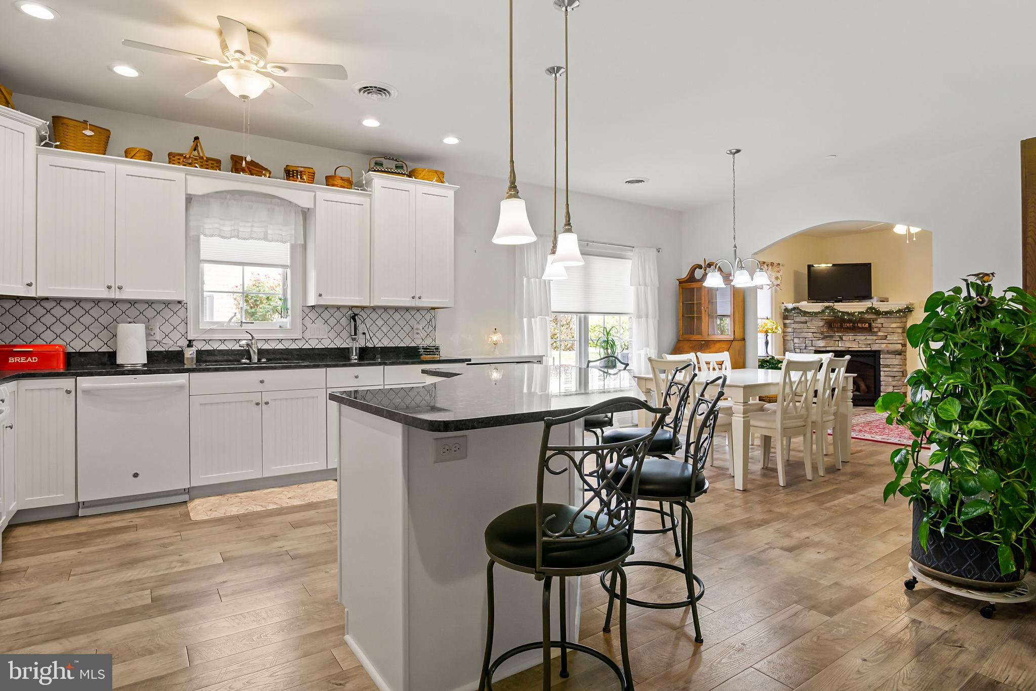 EMERALD POINTE - Residential