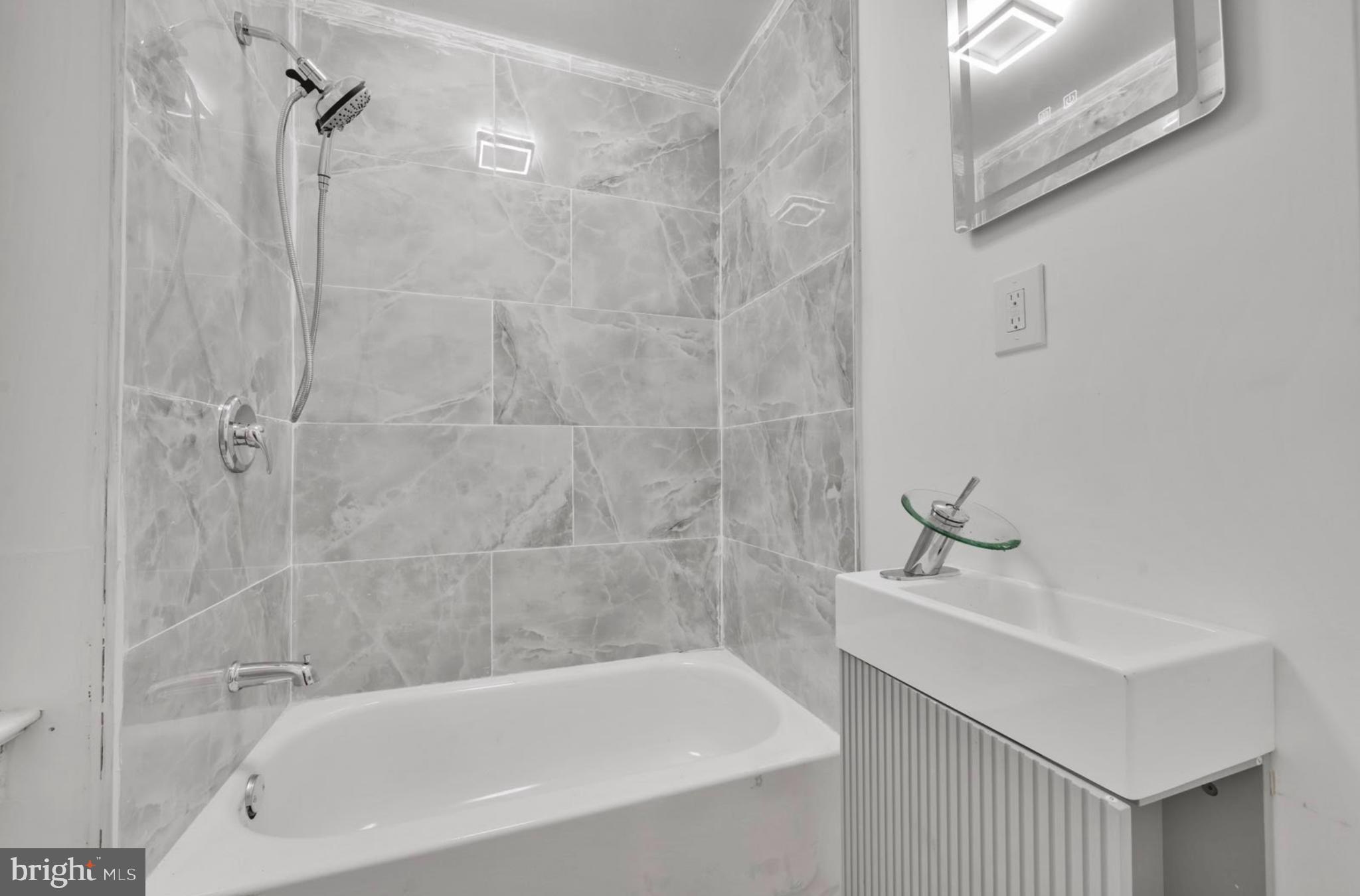 GREENWOOD HILL - Residential