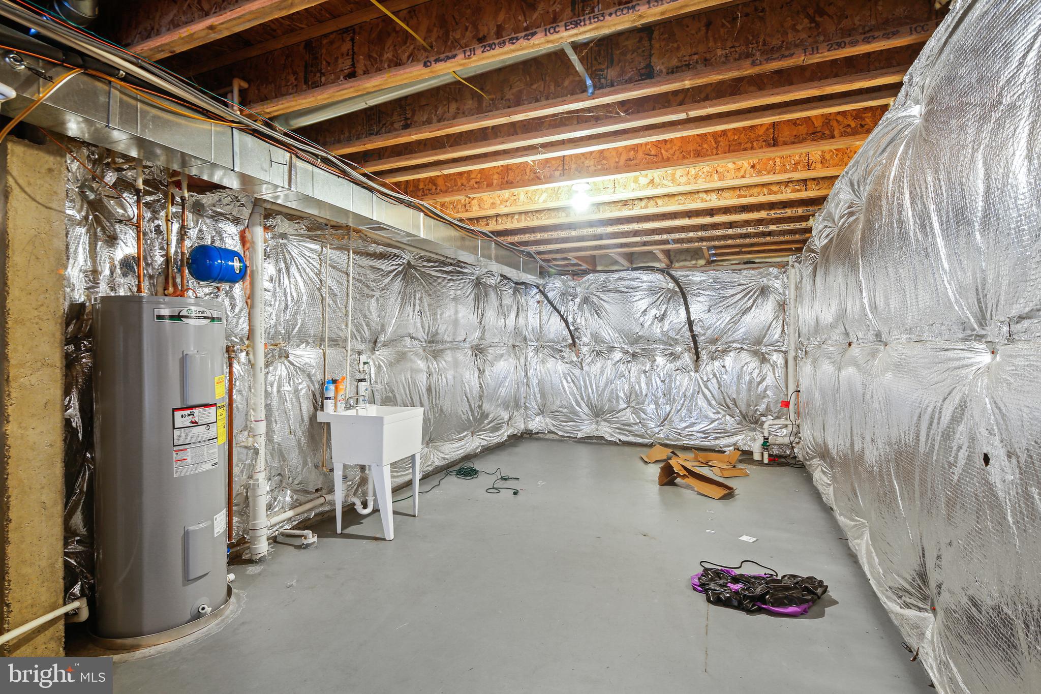 EMA'S MANOR - Residential