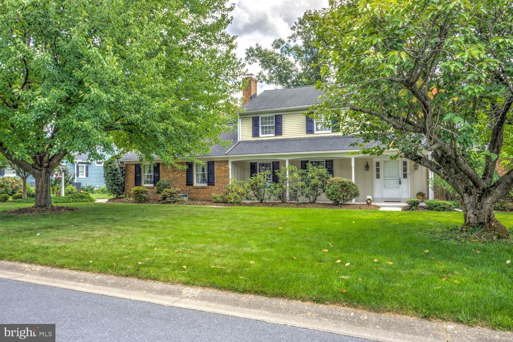 Photo of 560 LAUREL LN, LANCASTER, PA 17601 (MLS # PALA2039352)