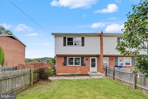 Townhouse For Sale - 205 S Shenandoah Avenue<br/> FRONT ROYAL, VA 22630