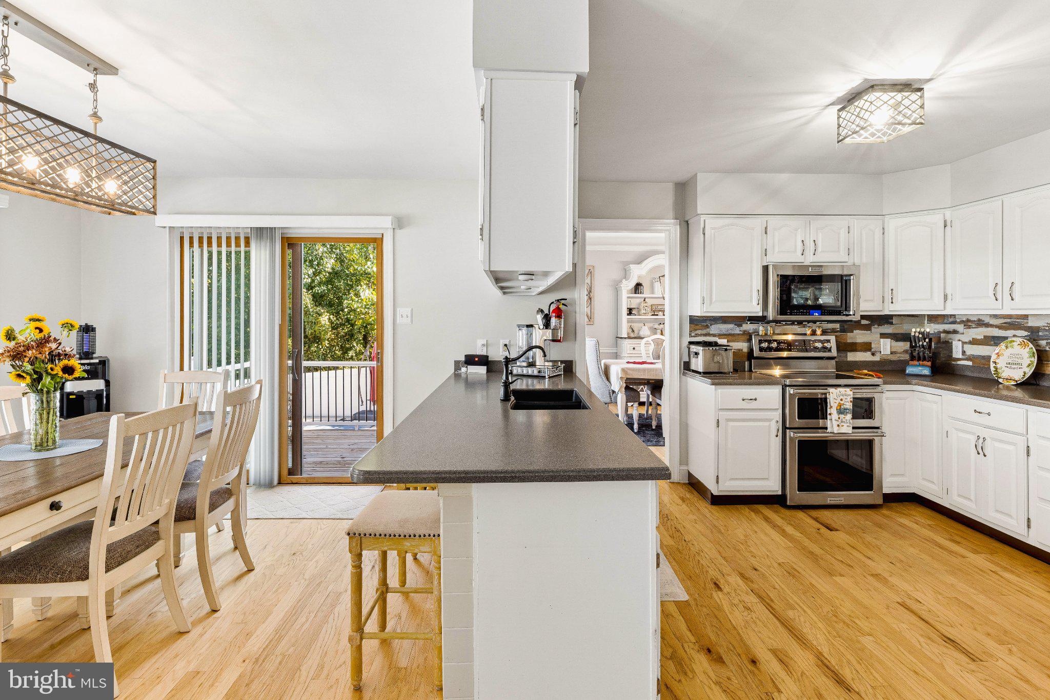 1208 ROYAL LANE