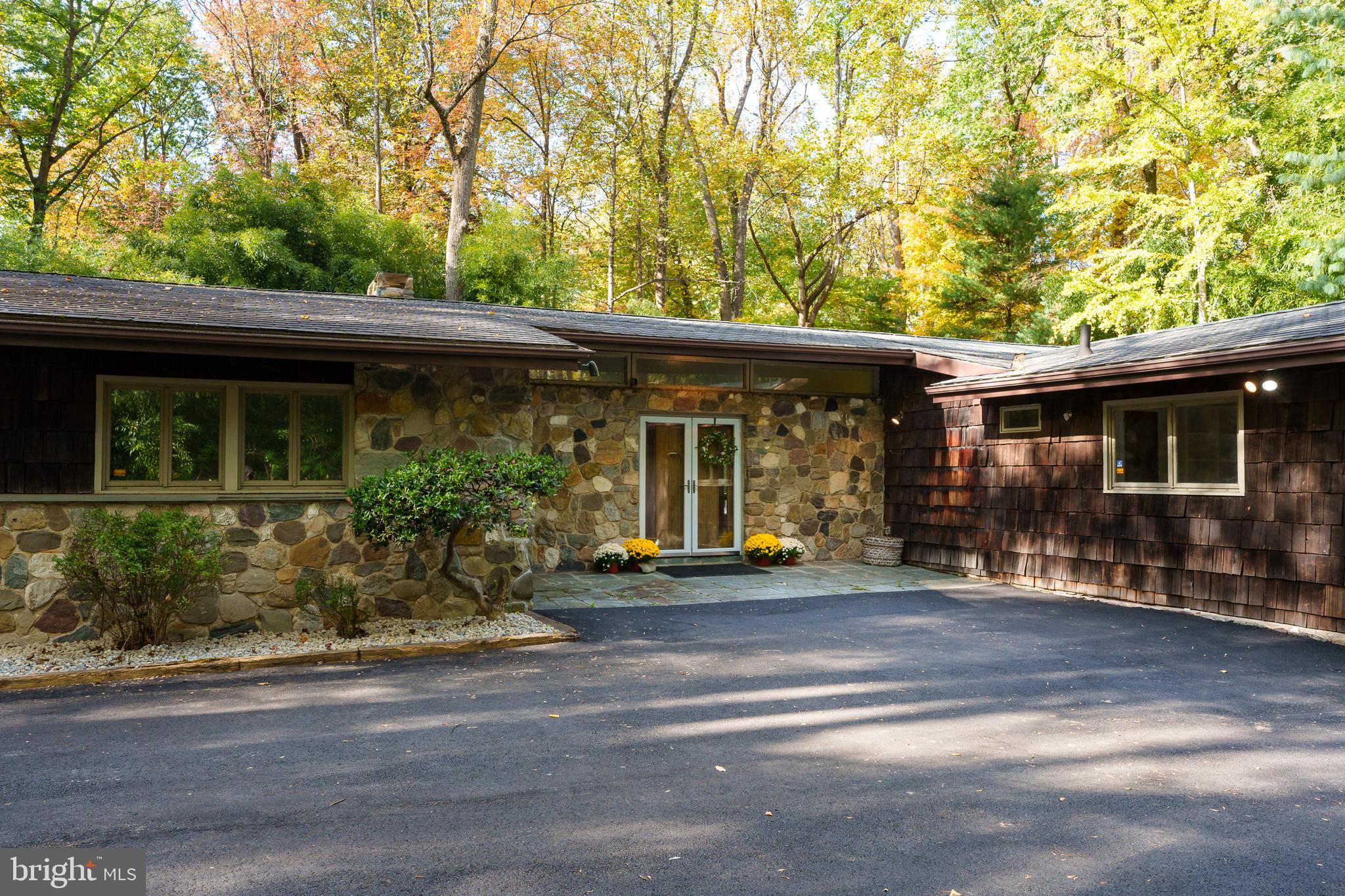 945 STUART ROAD
