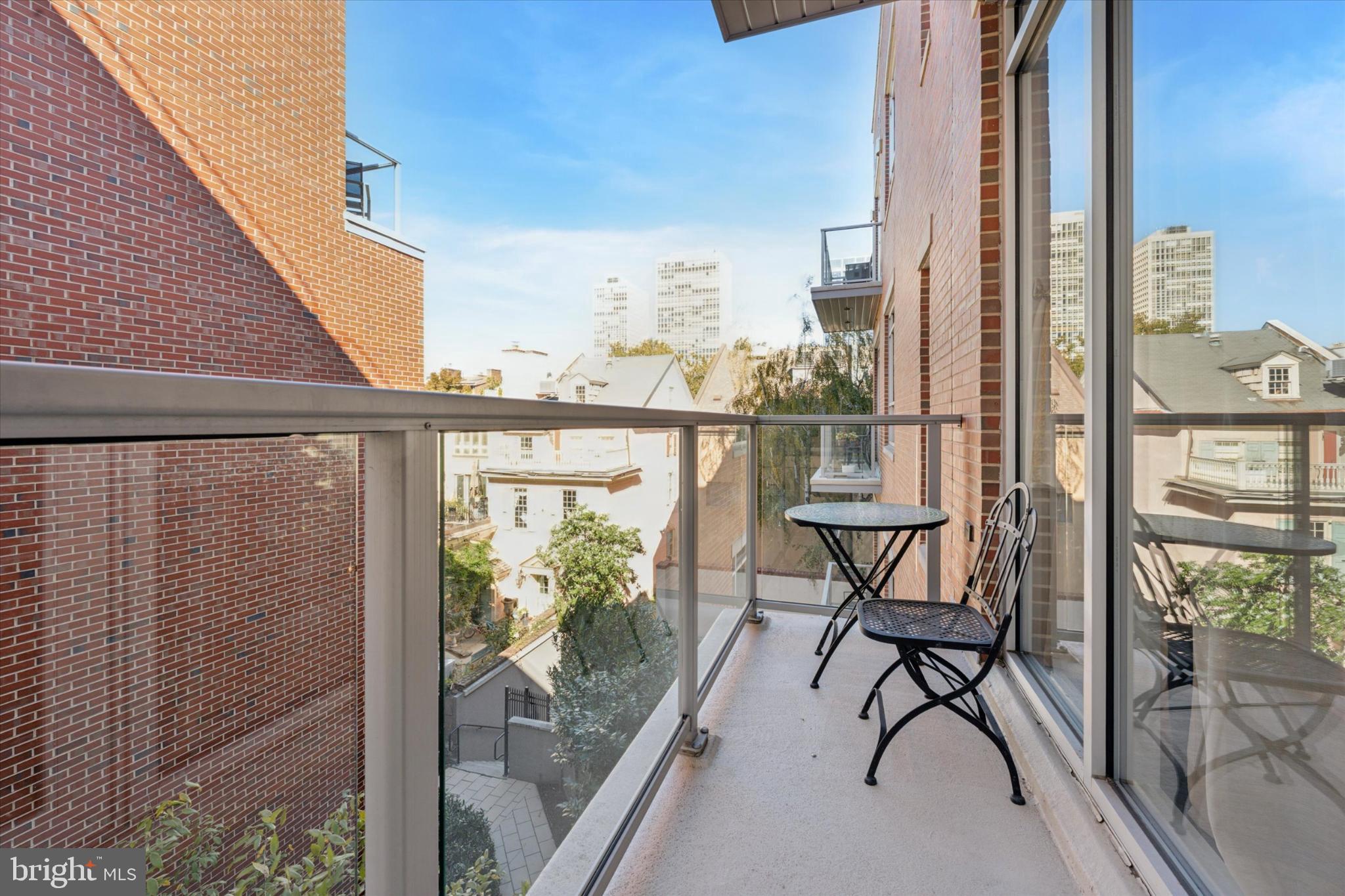 SOCIETY HILL - Residential