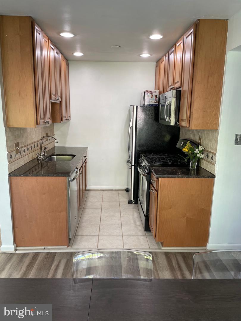 ANNANDALE WOODS - Residential Lease