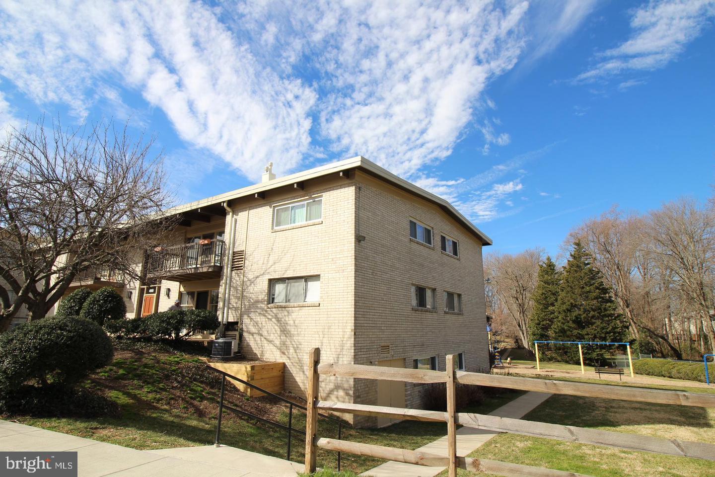 ANNANDALE WOODS - Residential Lease