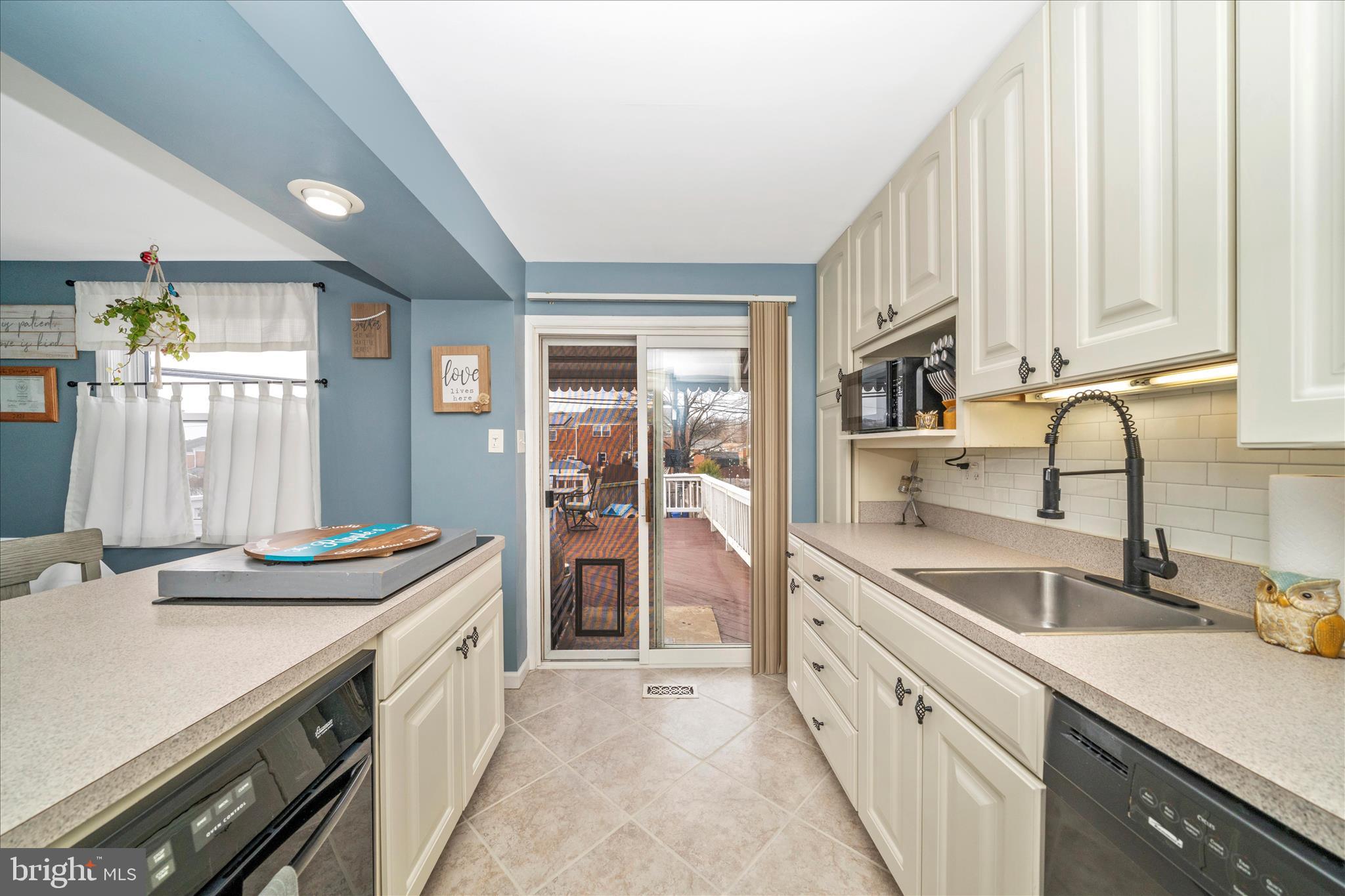 ARBOUR MANOR - Residential