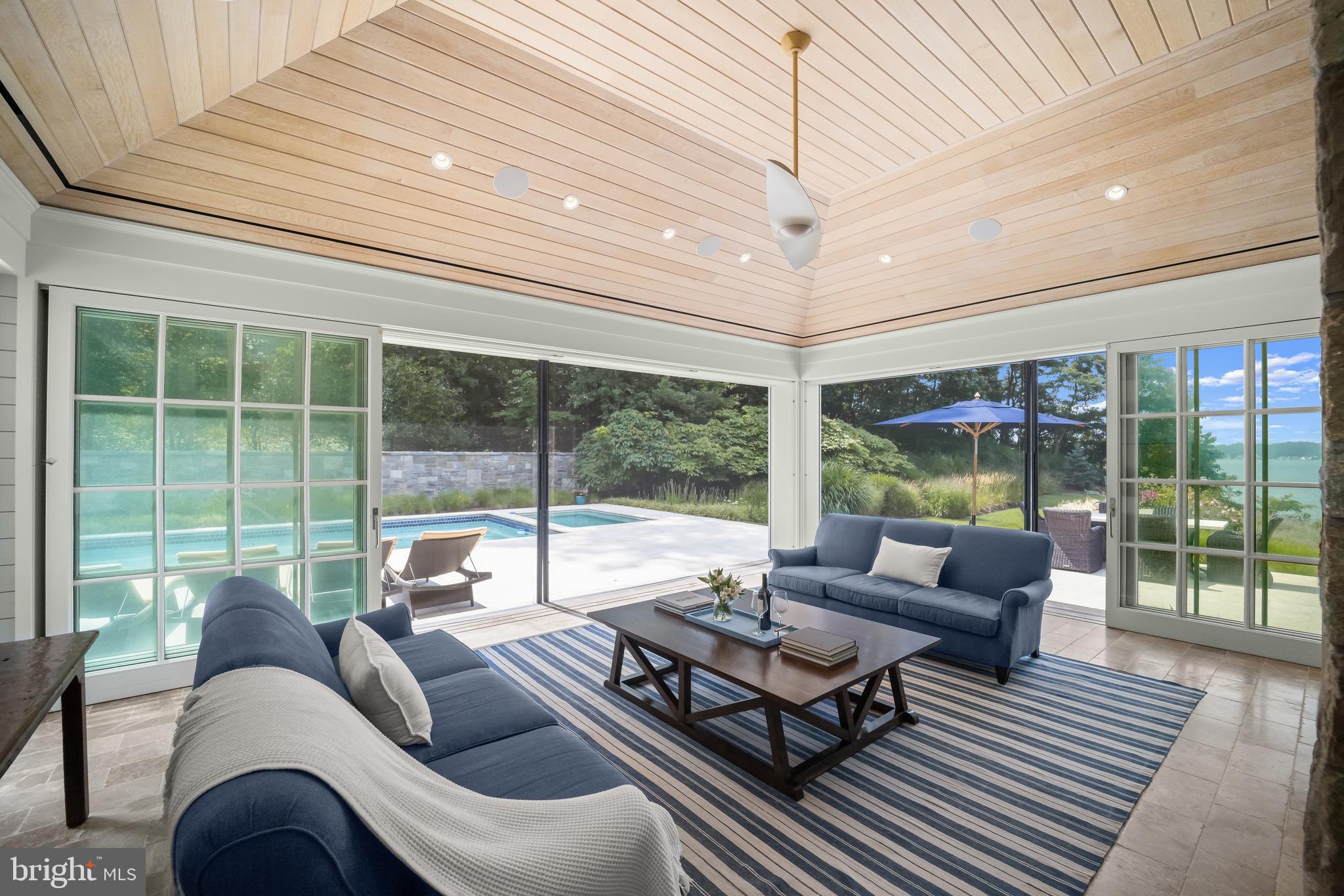 GIBSON ISLAND - Residential