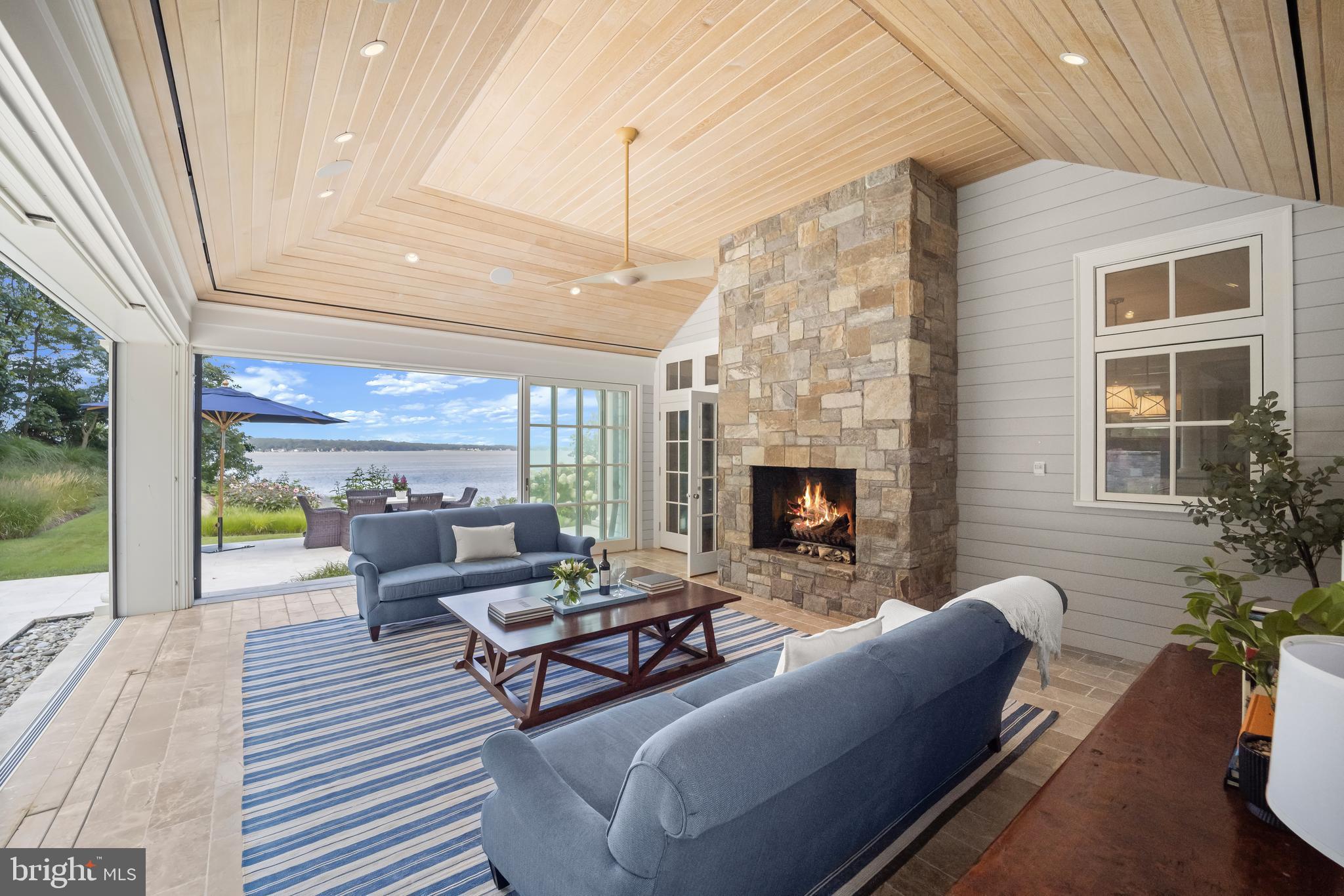 GIBSON ISLAND - Residential