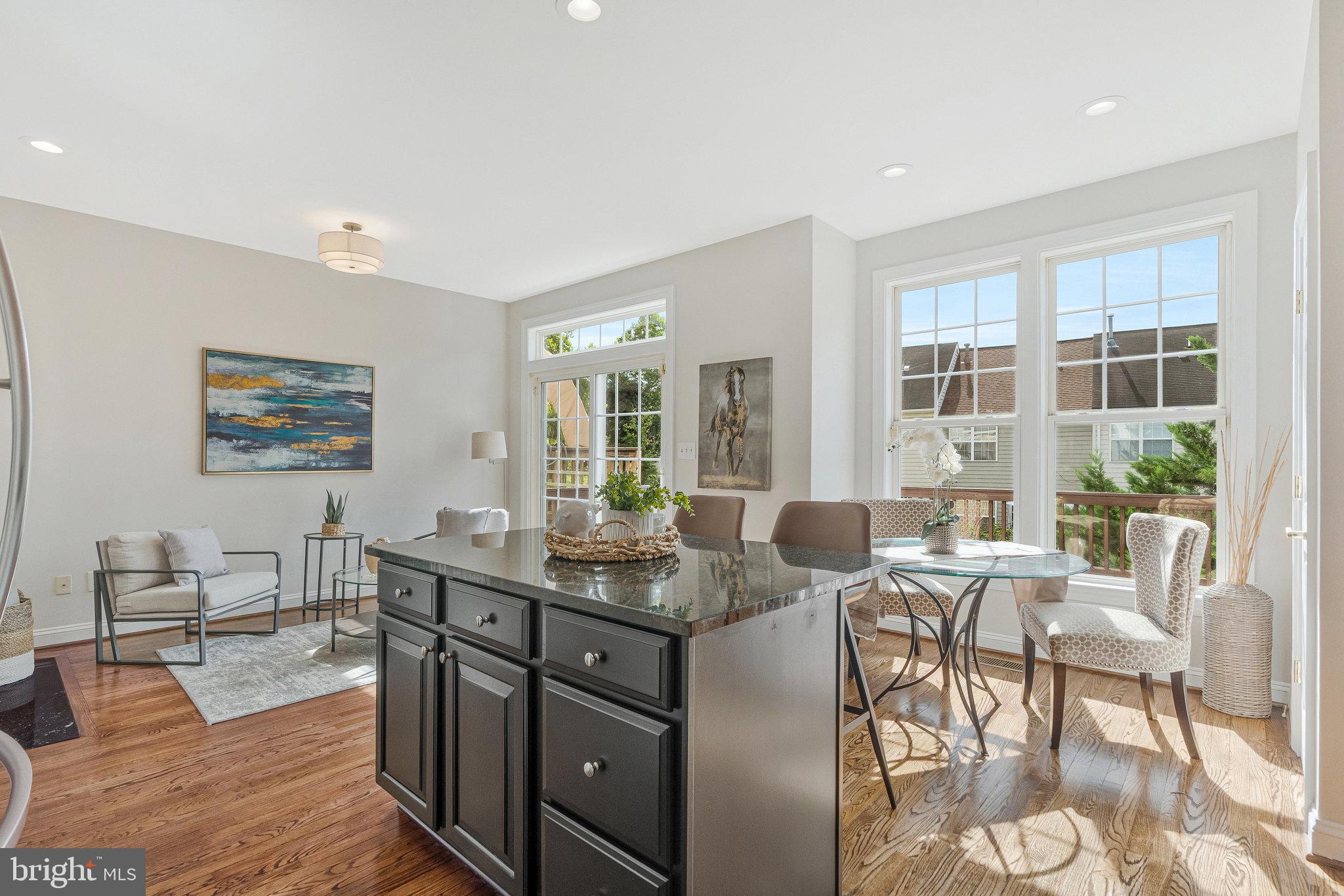 NORTHLAKE - Residential