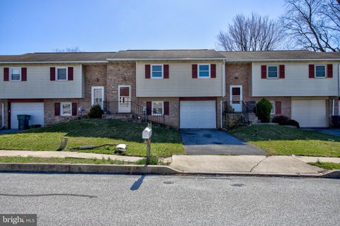 Photo of 135 Robert Evans Way, STRASBURG, PA 17579 (MLS # PALA2065936)