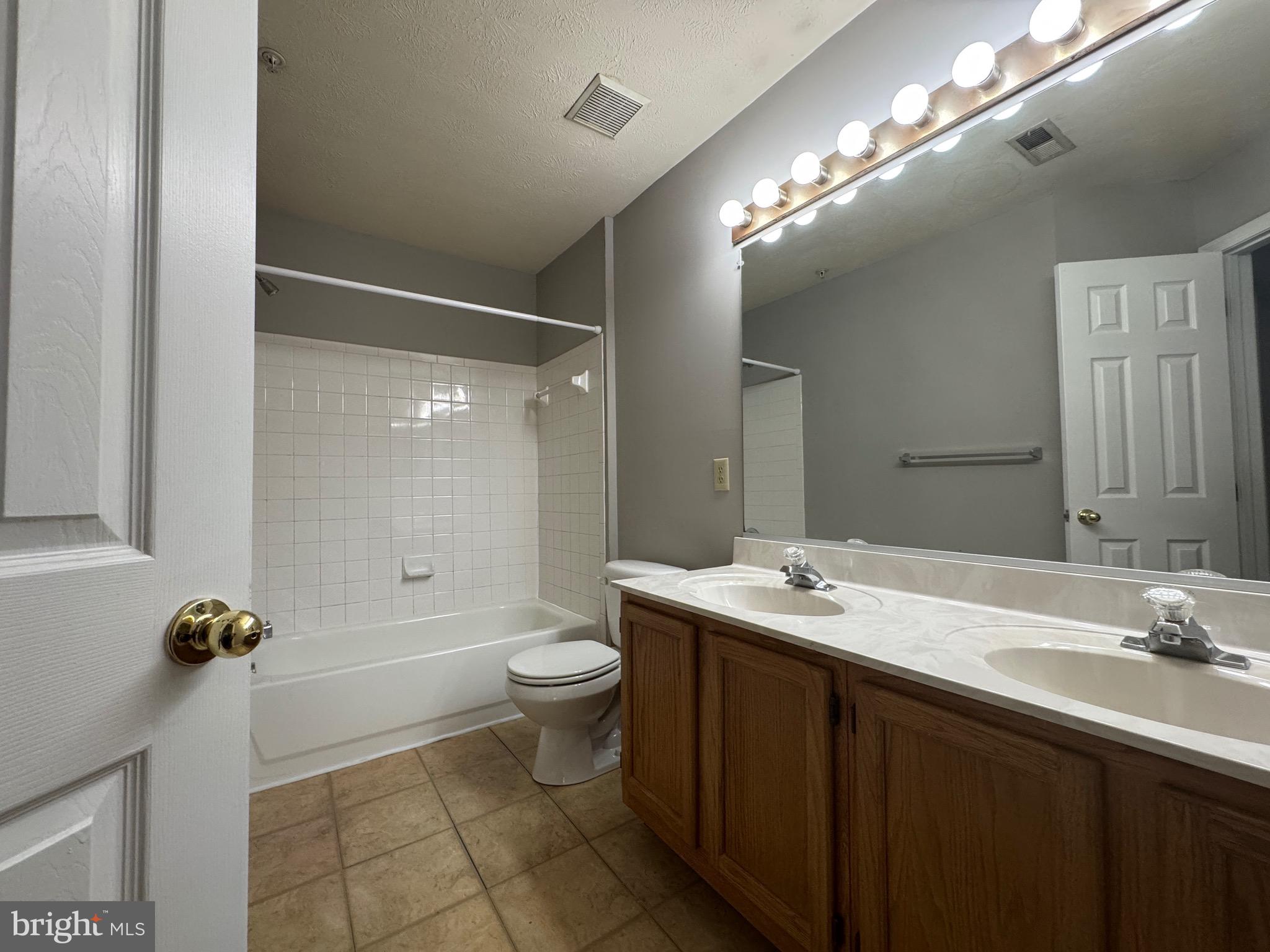 AVINGTON PARK - Residential Lease