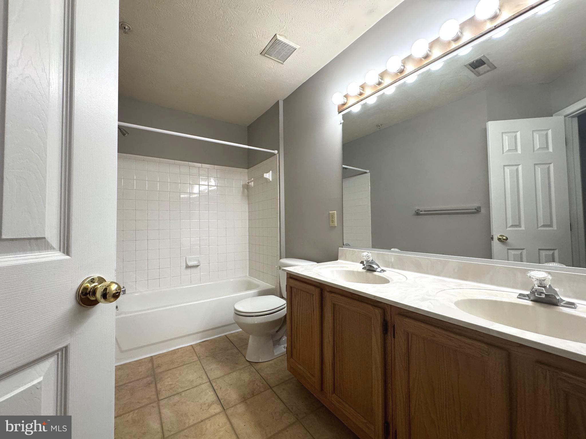 AVINGTON PARK - Residential Lease