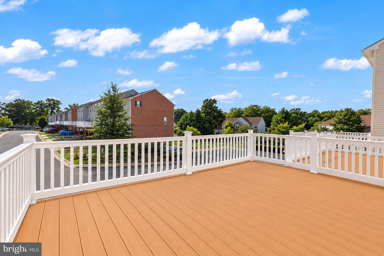 1122 OAKWOOD STREET