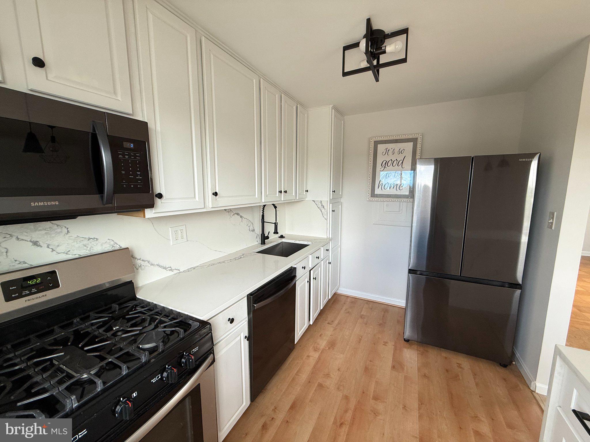 THE CAROLYN - Residential