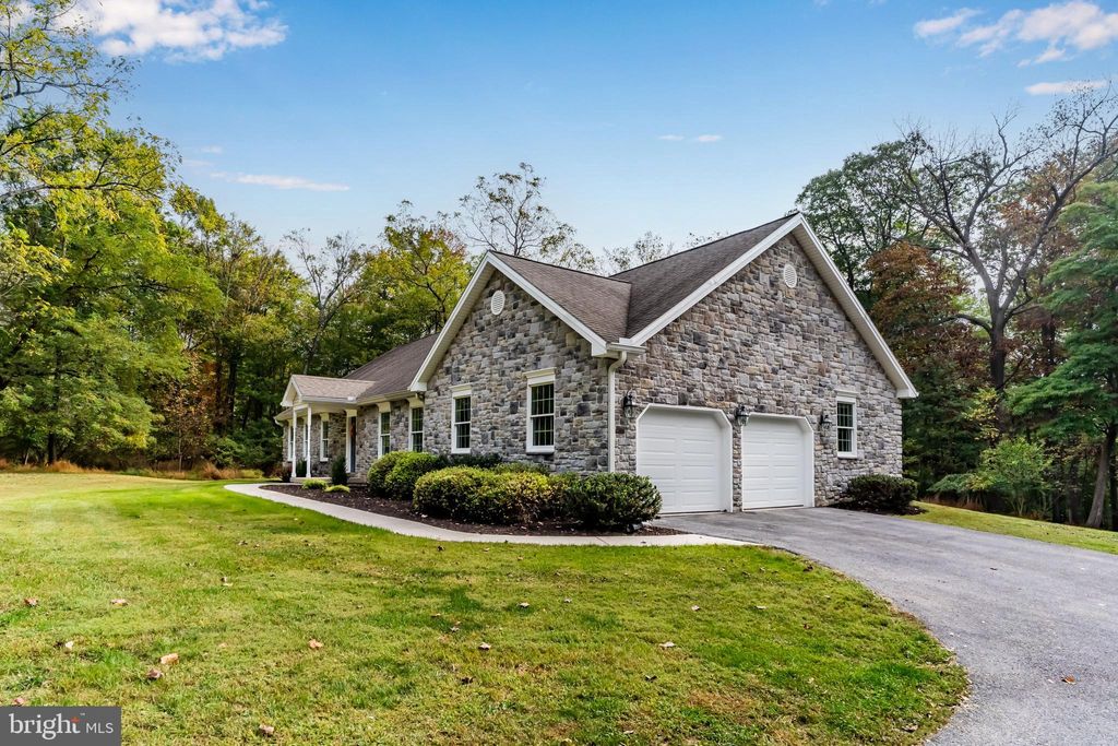 Photo of 450 Stone Jug Road, LEWISBERRY, PA 17339 (MLS # PAYK2091386)