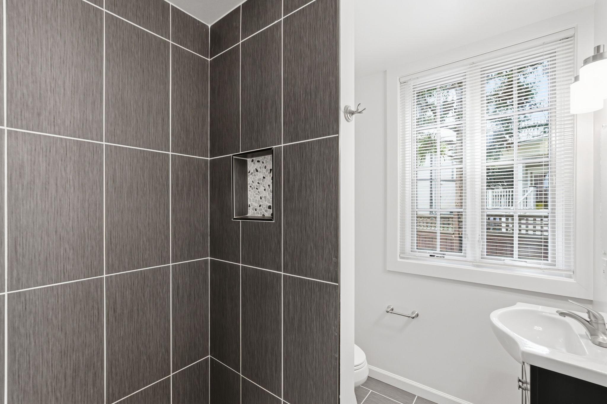 LYON VILLAGE - Residential