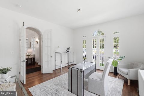 Tiny photo for 1611 N Highland Street N, ARLINGTON, VA 22201 (MLS # VAAR2071556)