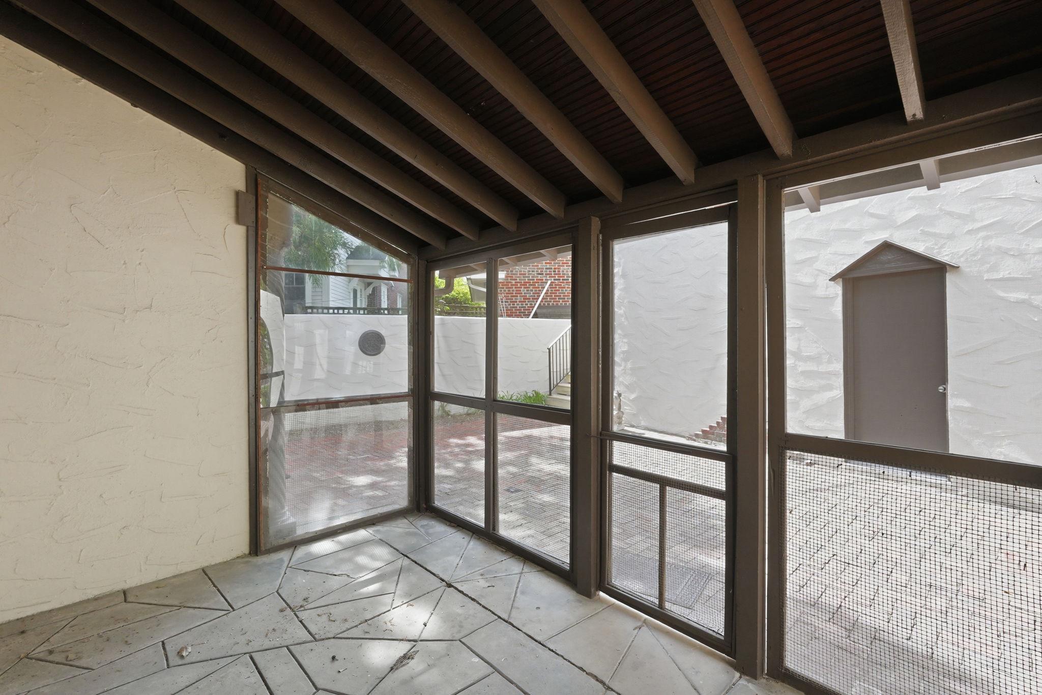 LYON VILLAGE - Residential