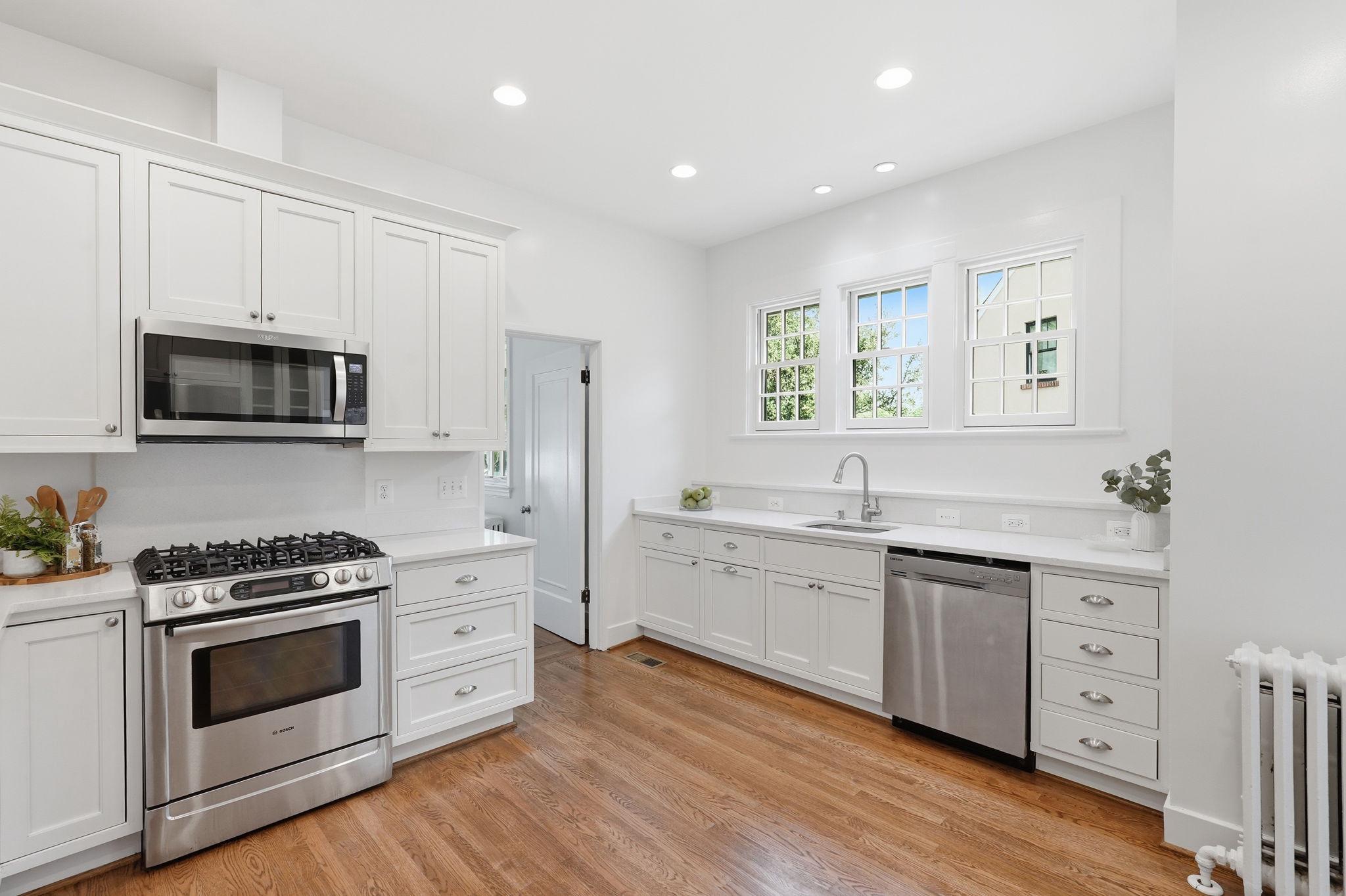 LYON VILLAGE - Residential