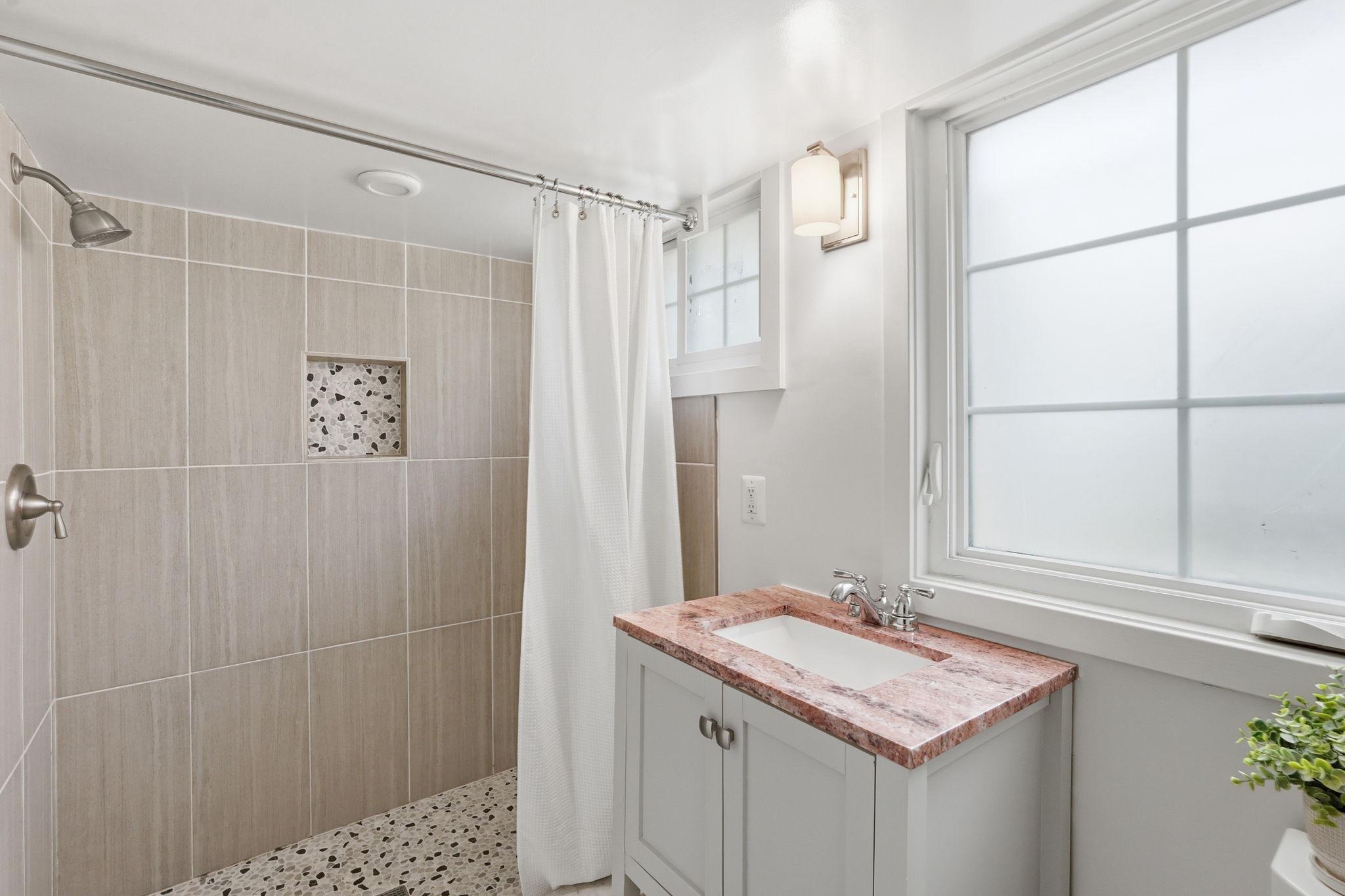 LYON VILLAGE - Residential