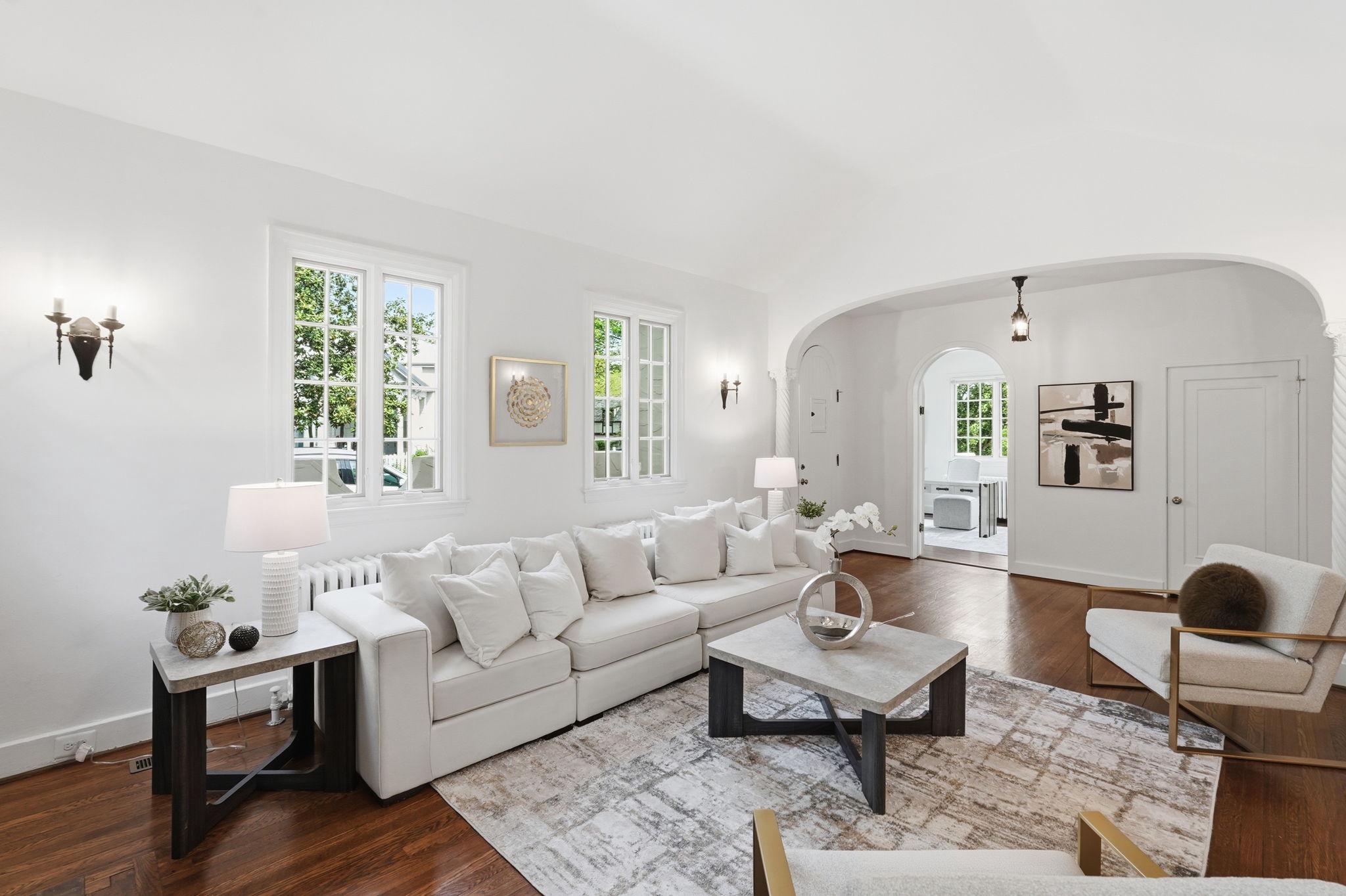 LYON VILLAGE - Residential