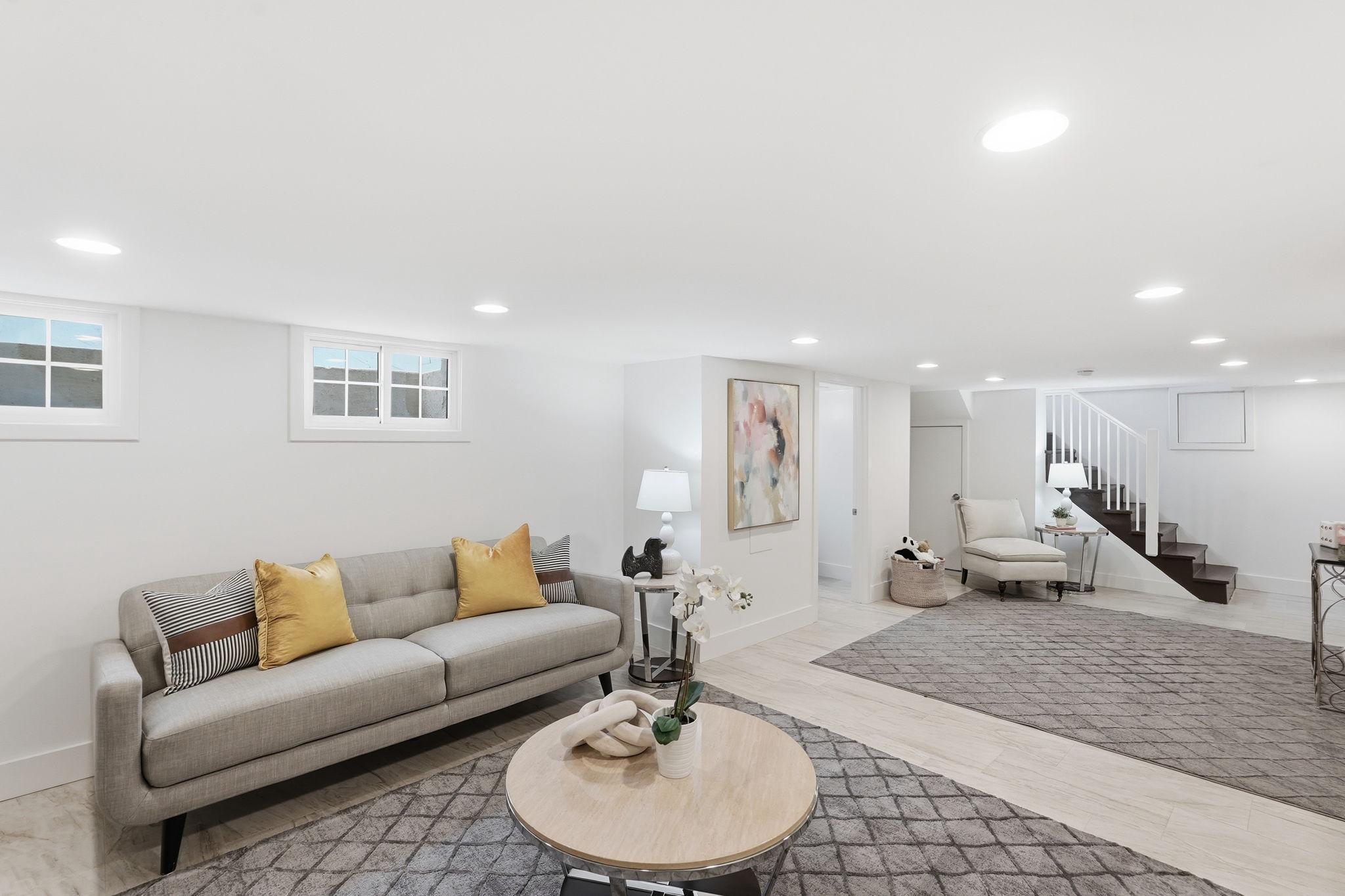 LYON VILLAGE - Residential