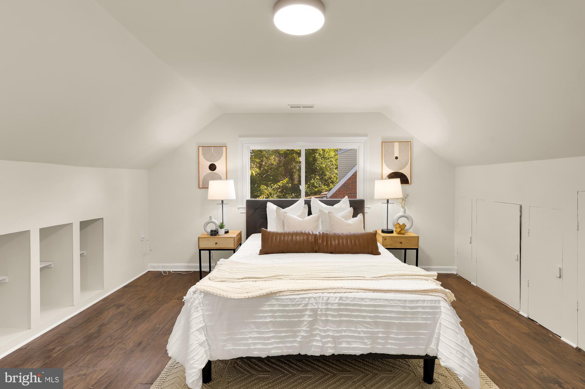 UNIVERSITY HILLS - Residential