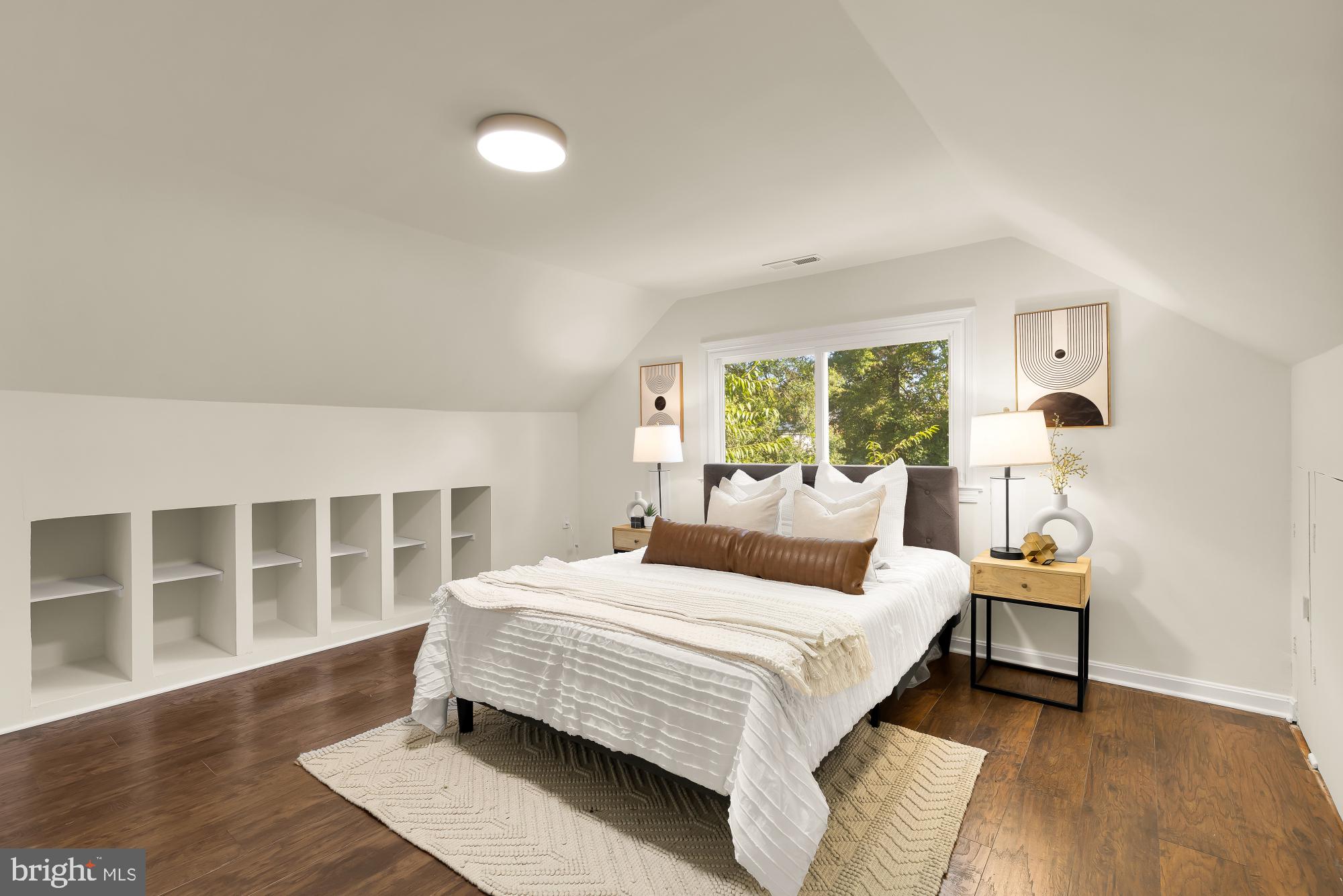 UNIVERSITY HILLS - Residential