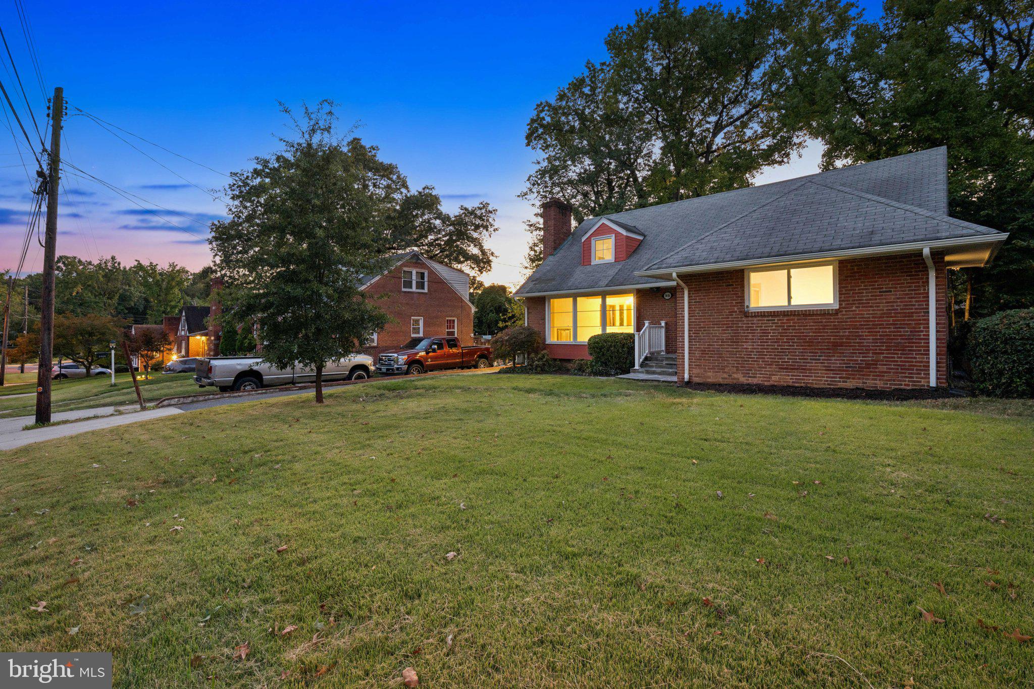 UNIVERSITY HILLS - Residential