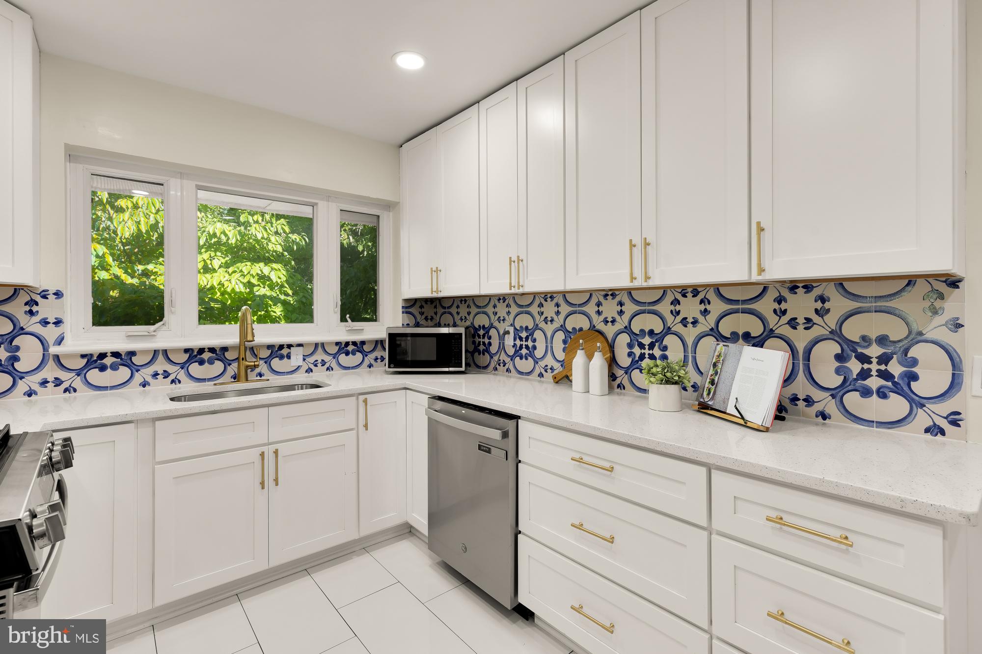 UNIVERSITY HILLS - Residential