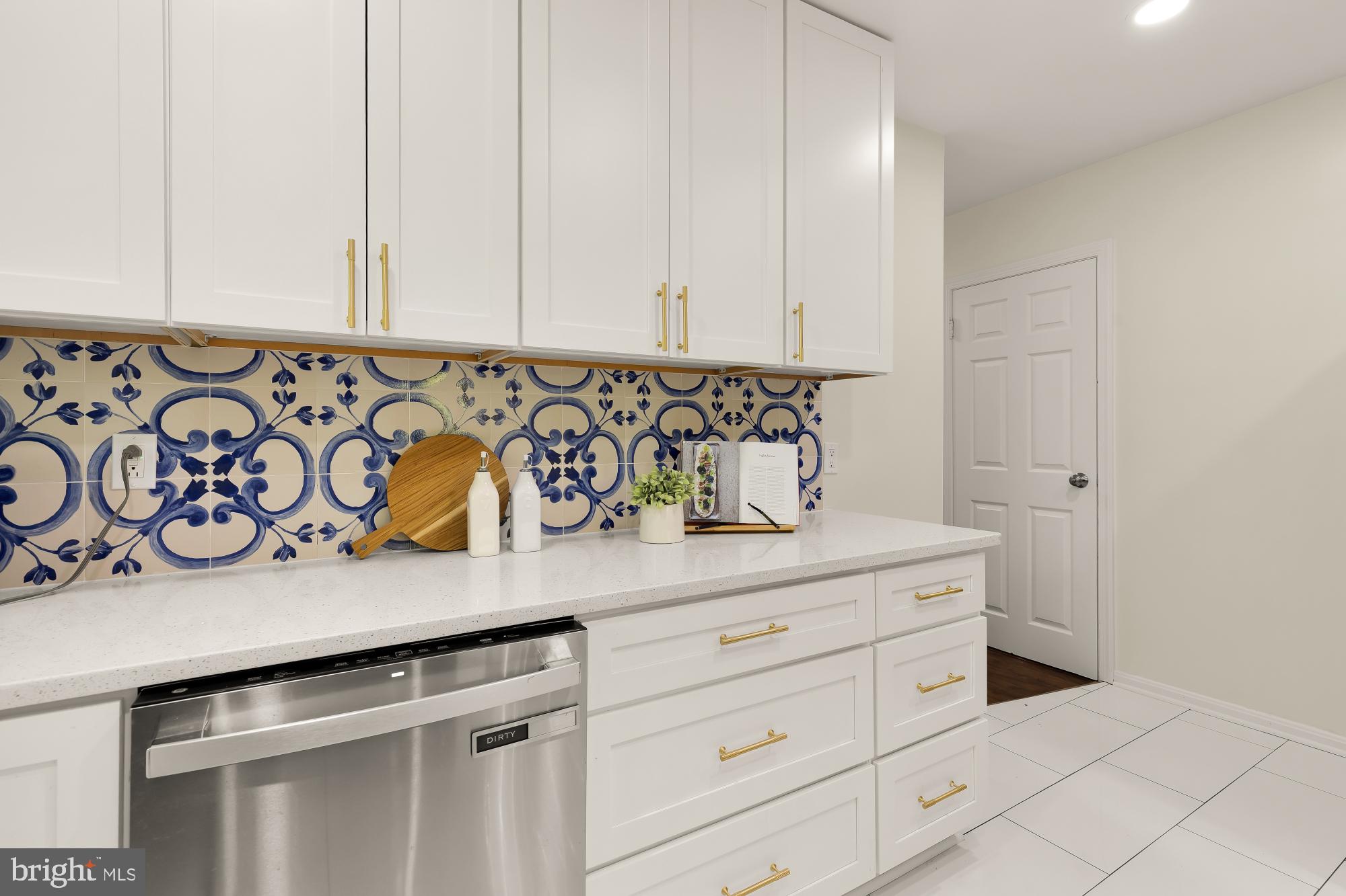 UNIVERSITY HILLS - Residential