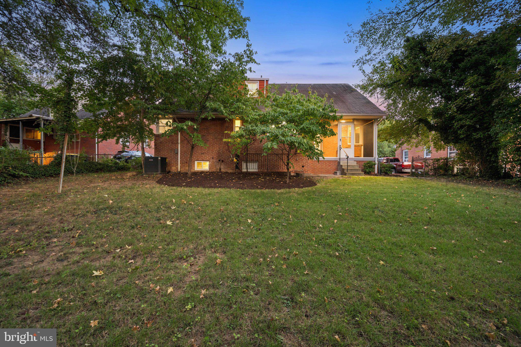 UNIVERSITY HILLS - Residential