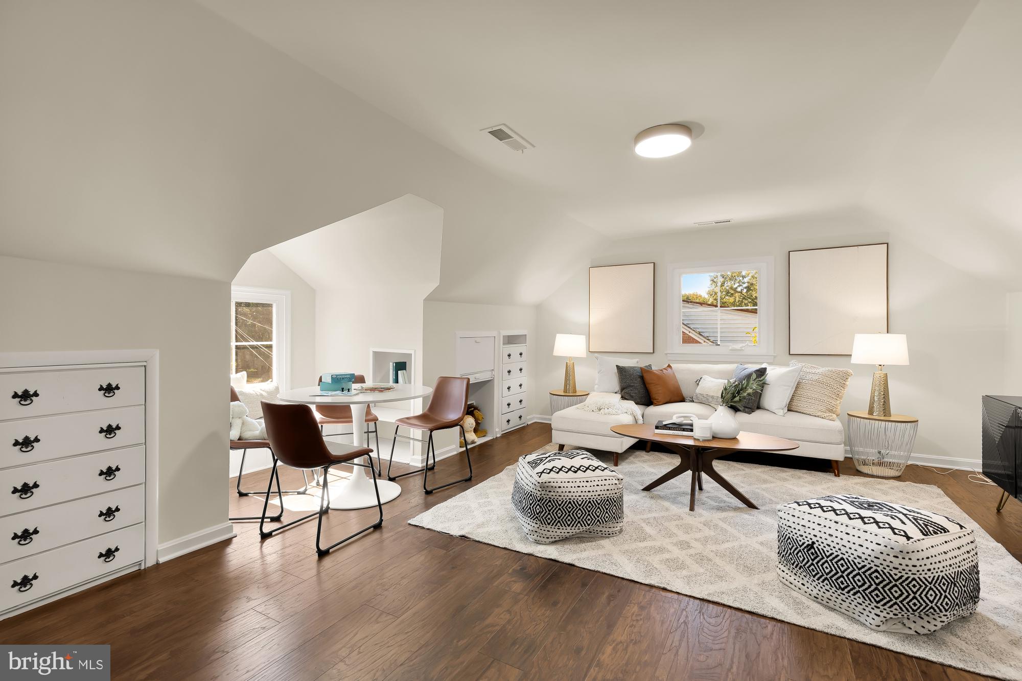 UNIVERSITY HILLS - Residential