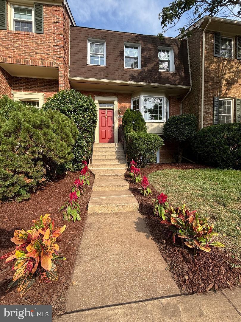 8225 CEDAR LANDING COURT
