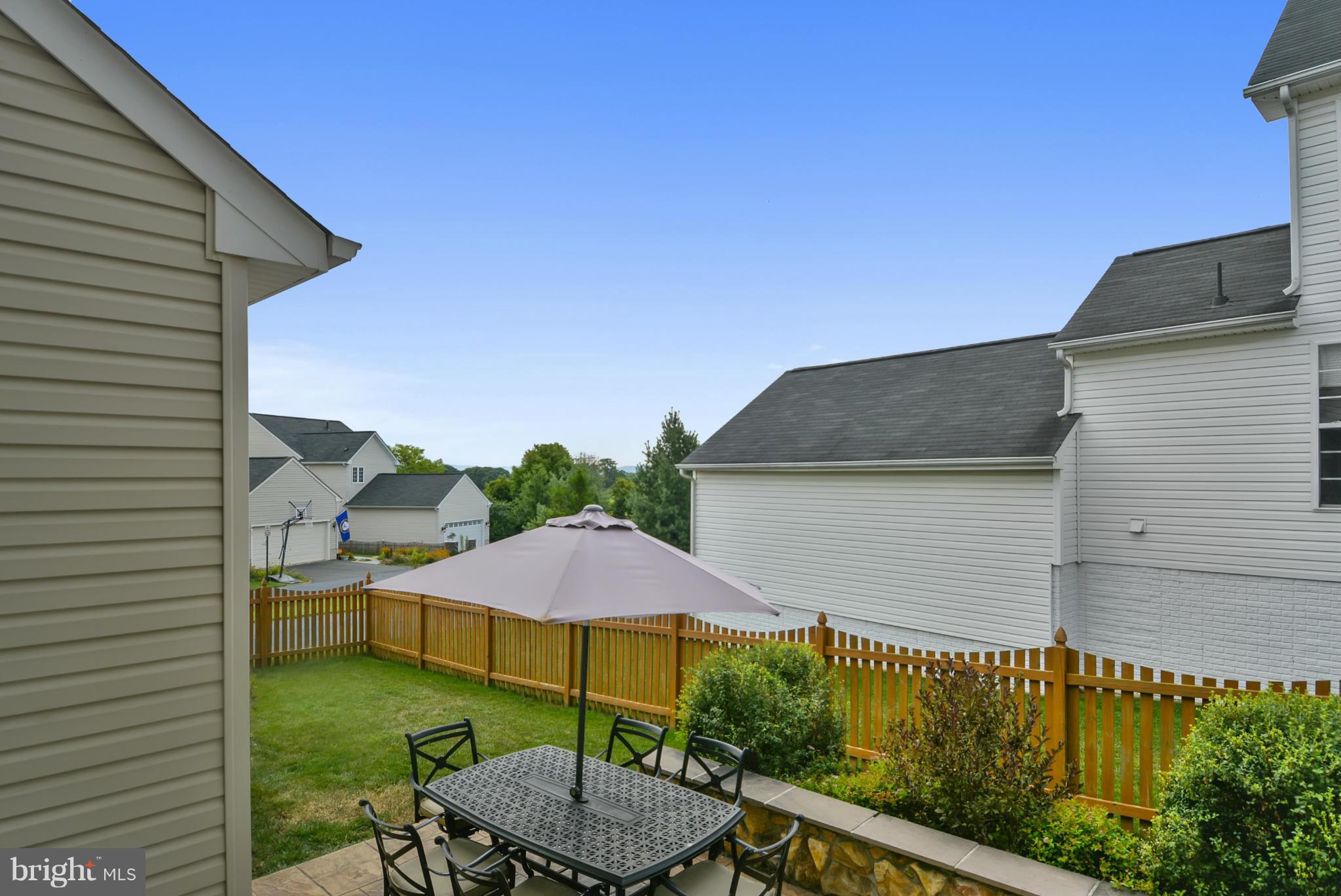 NEW TOWN MEADOWS - Residential