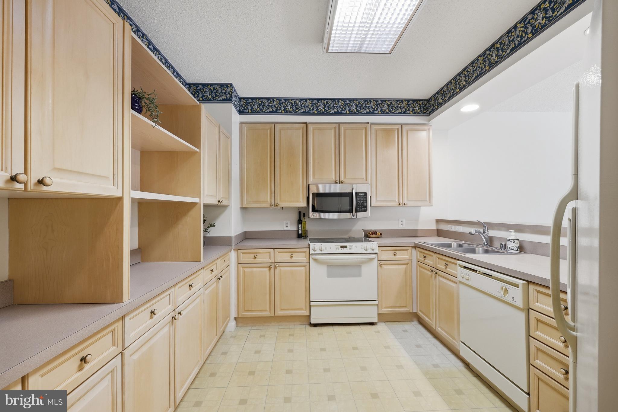 LEISURE WORLD - Residential